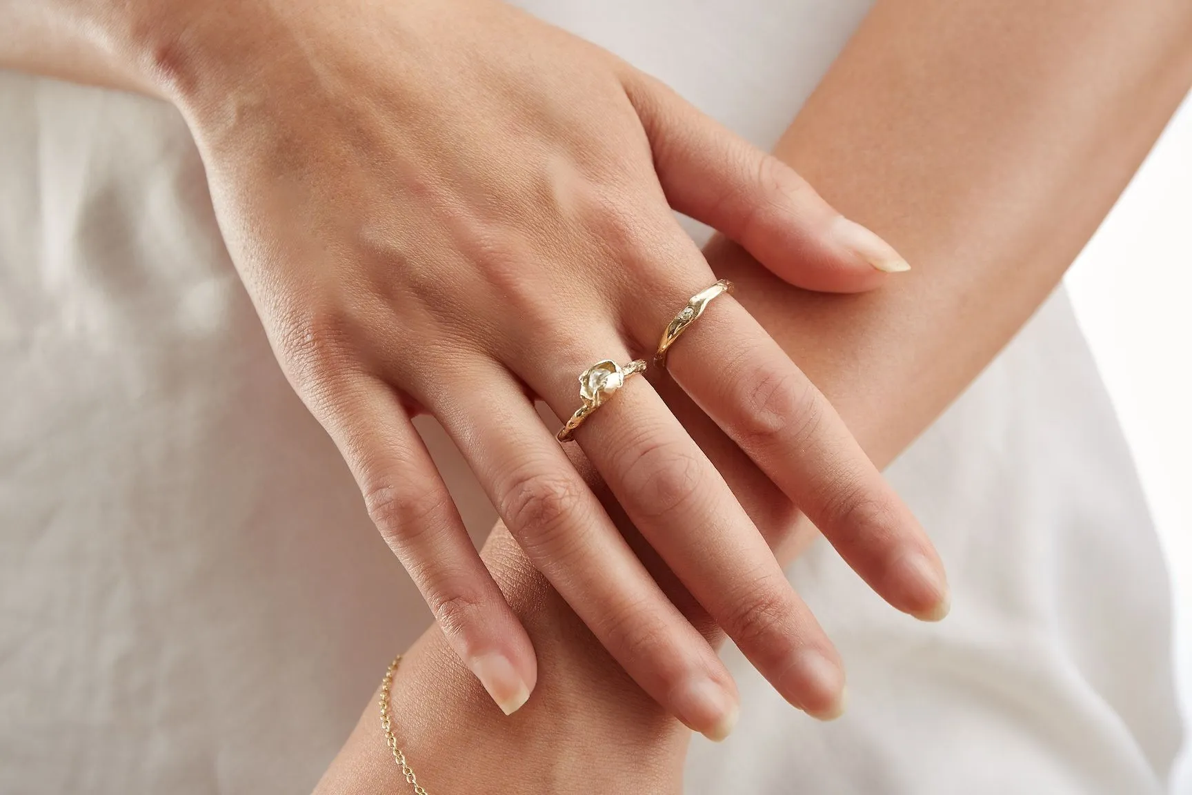 9K Gold Ring w. Ocean Diamond