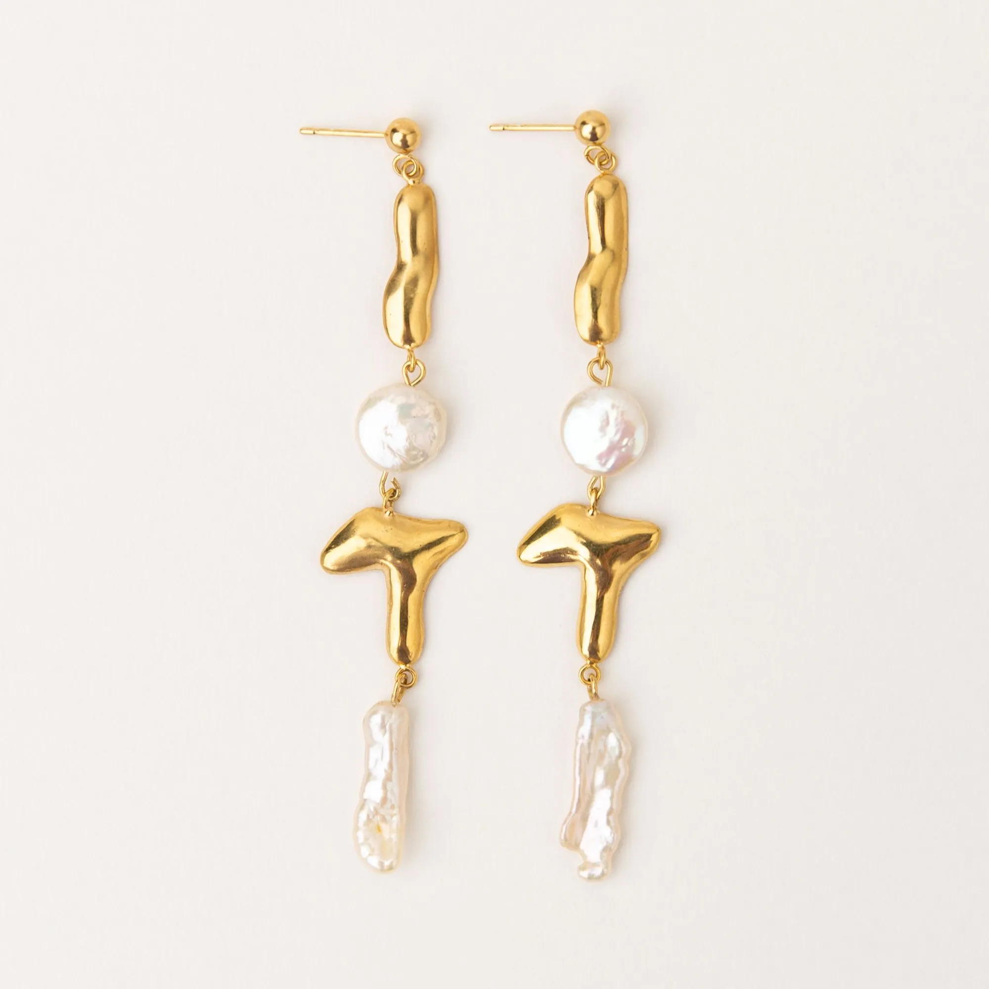 Amuleto Gold Plated Earrings w. Biwa Pearls