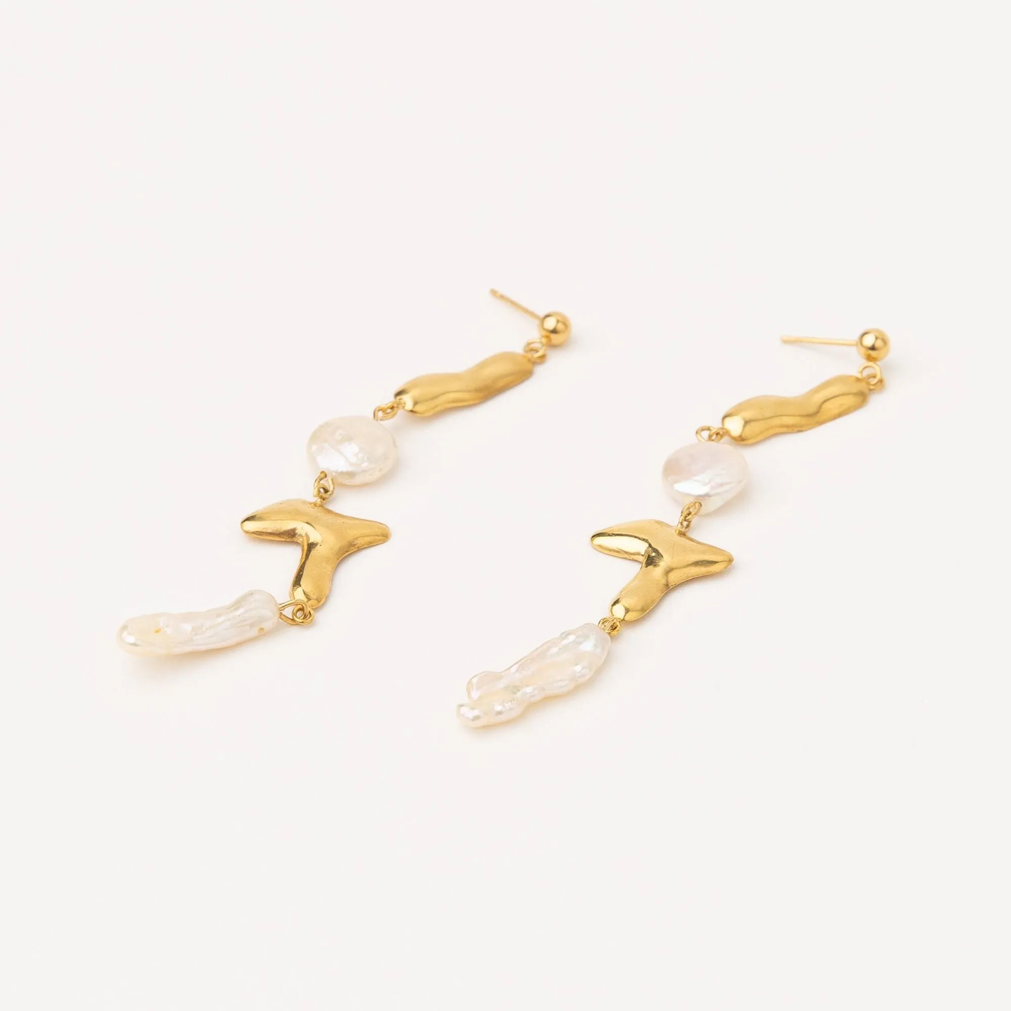 Amuleto Gold Plated Earrings w. Biwa Pearls
