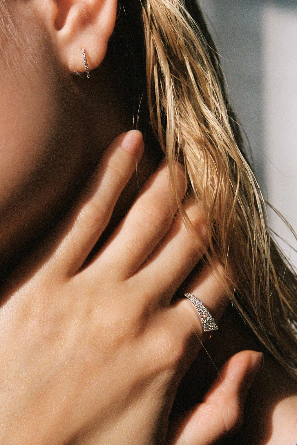 Big Irregular Wife 18K Gold Ring w. Diamonds