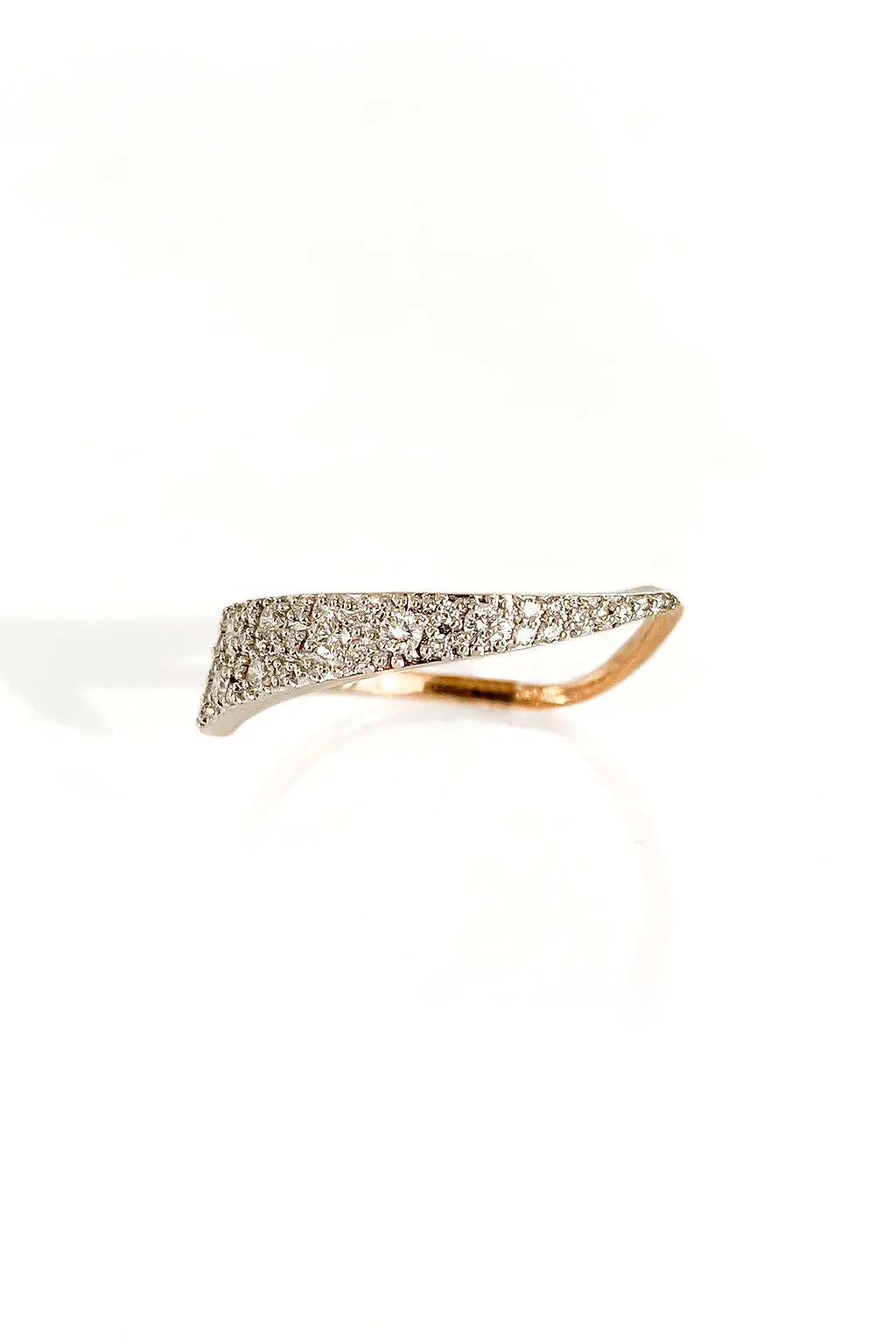 Big Irregular Wife 18K Gold Ring w. Diamonds