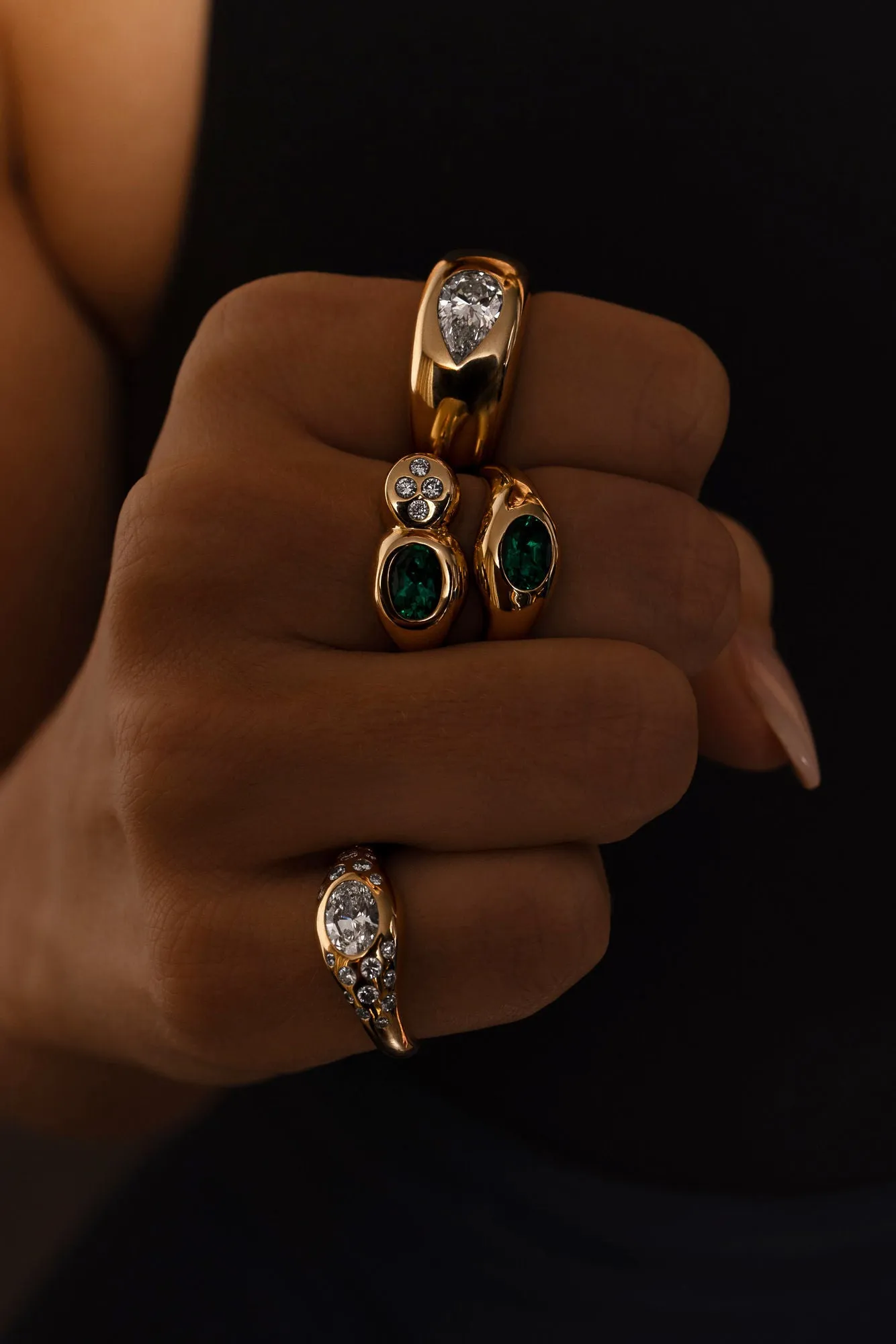 Curve Duo 18K Gold Ring w. Emerald & Diamonds
