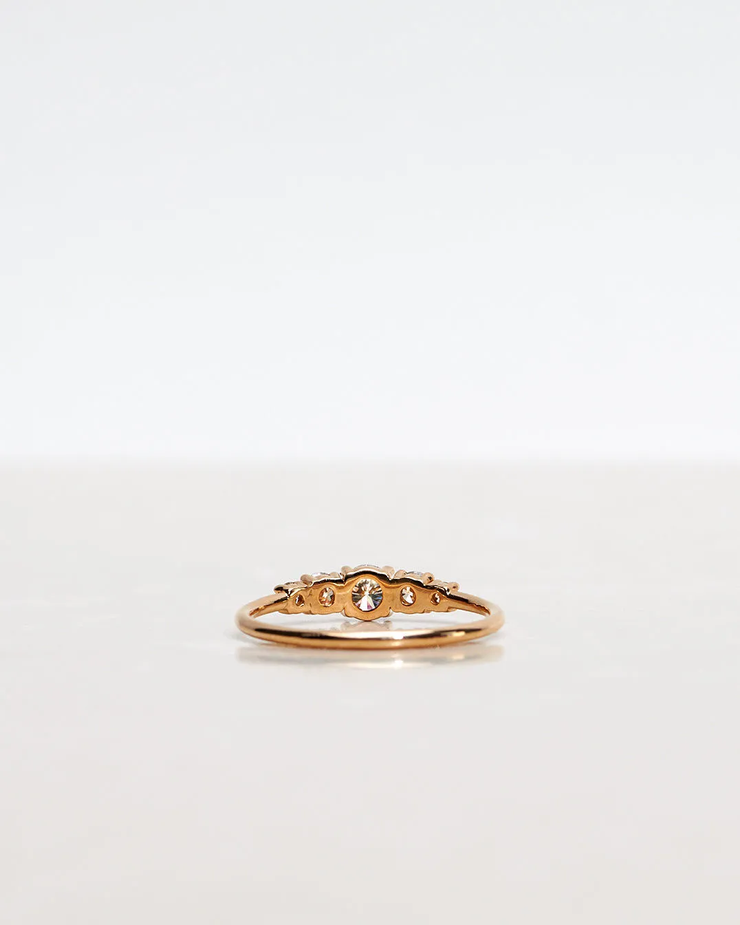 Elise 18K Gold, Whitegold or Rosegold Ring w. Diamonds