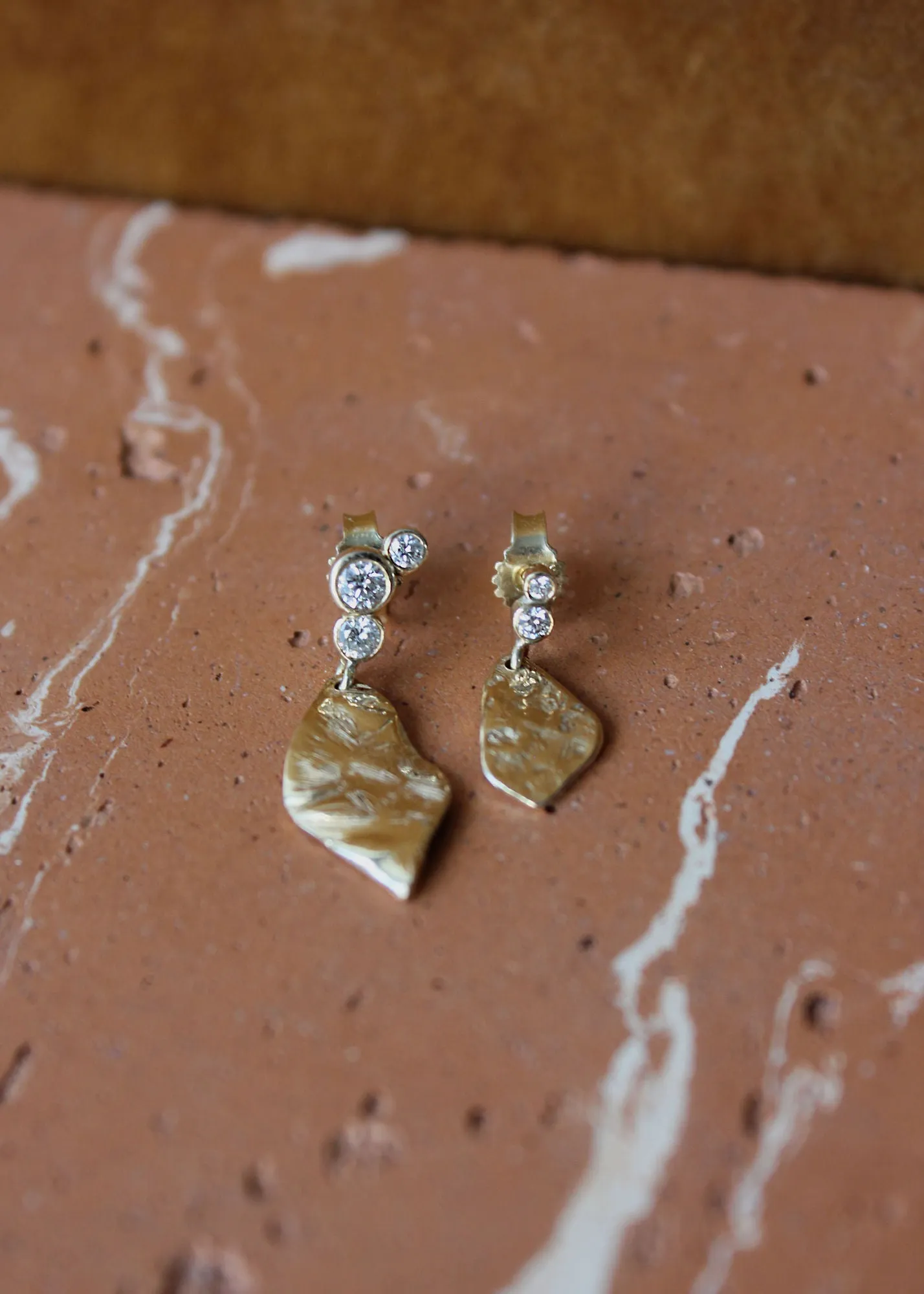 Elysia Leaf 14k Gold Earring w. Diamonds