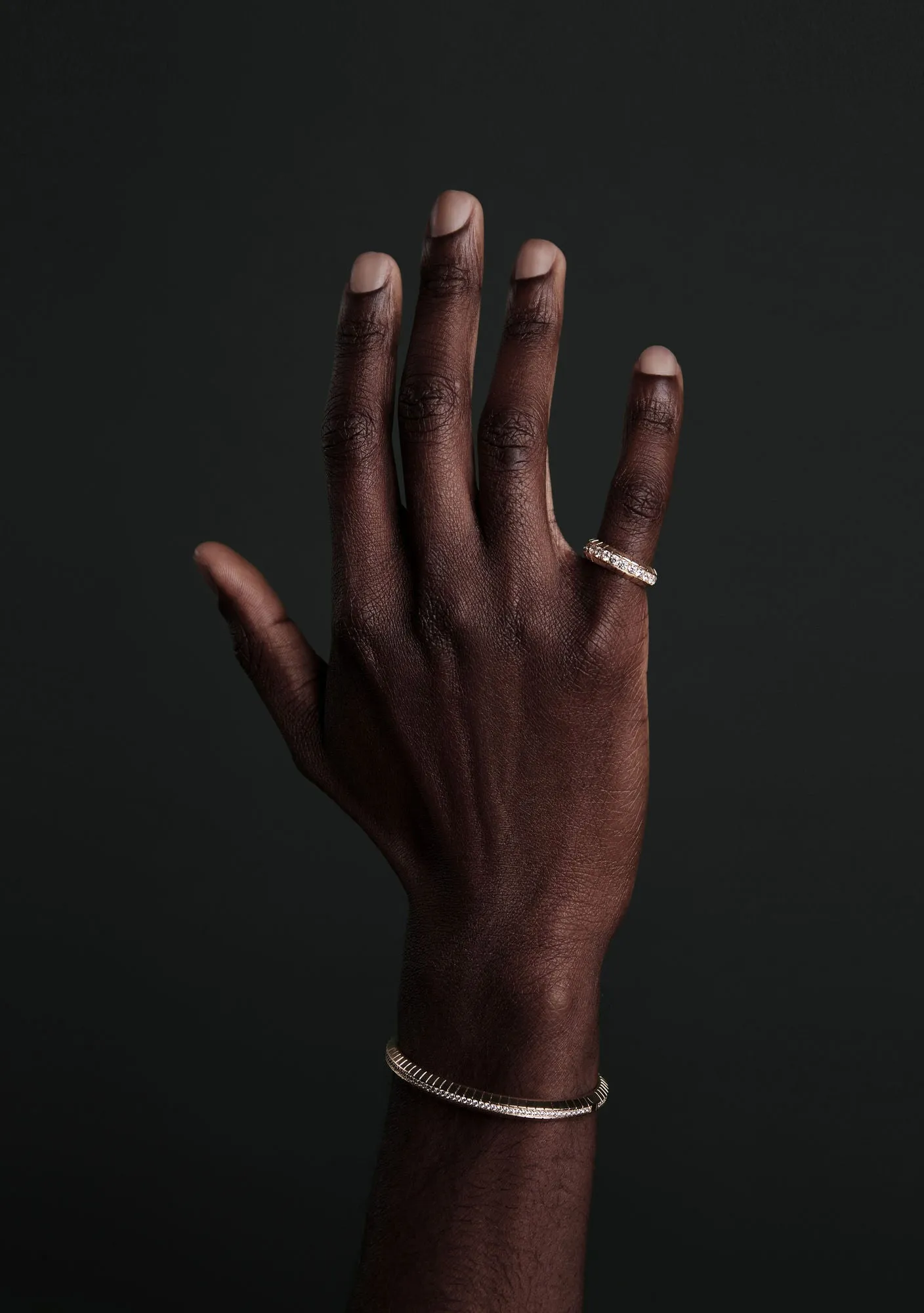 Eternity Engraved 6mm 18K Gold Ring w. Lab-Grown Diamonds