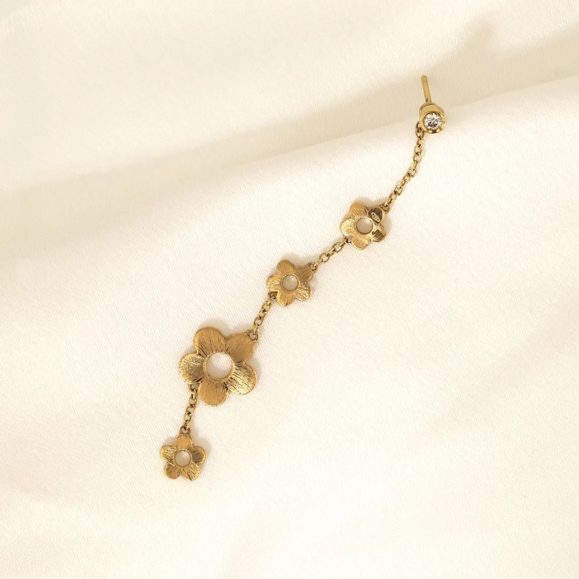 Flower Power 18K Gold Ear Jacket w. Diamonds