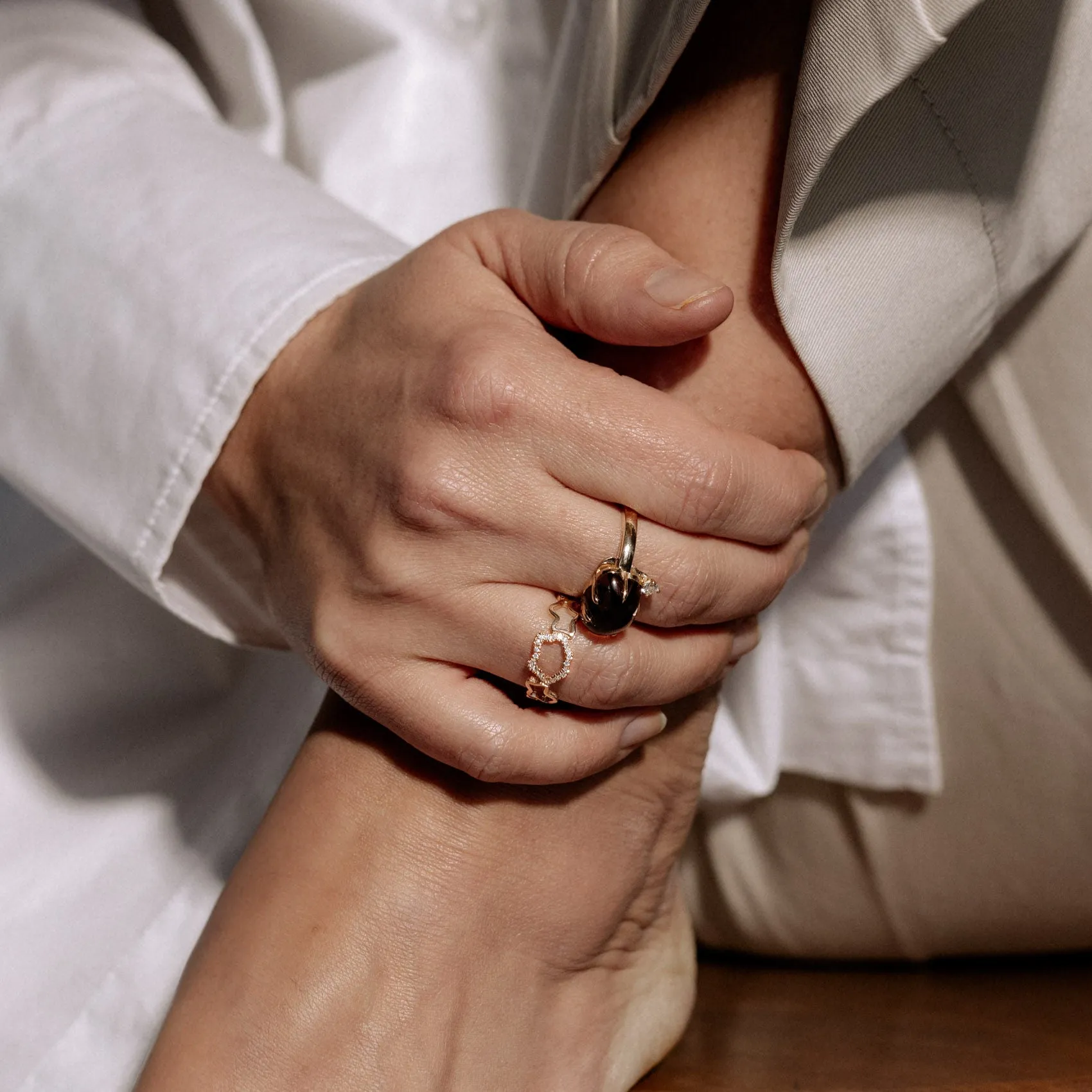 Golden Cloud Band 18K Gold Ring w. Diamonds