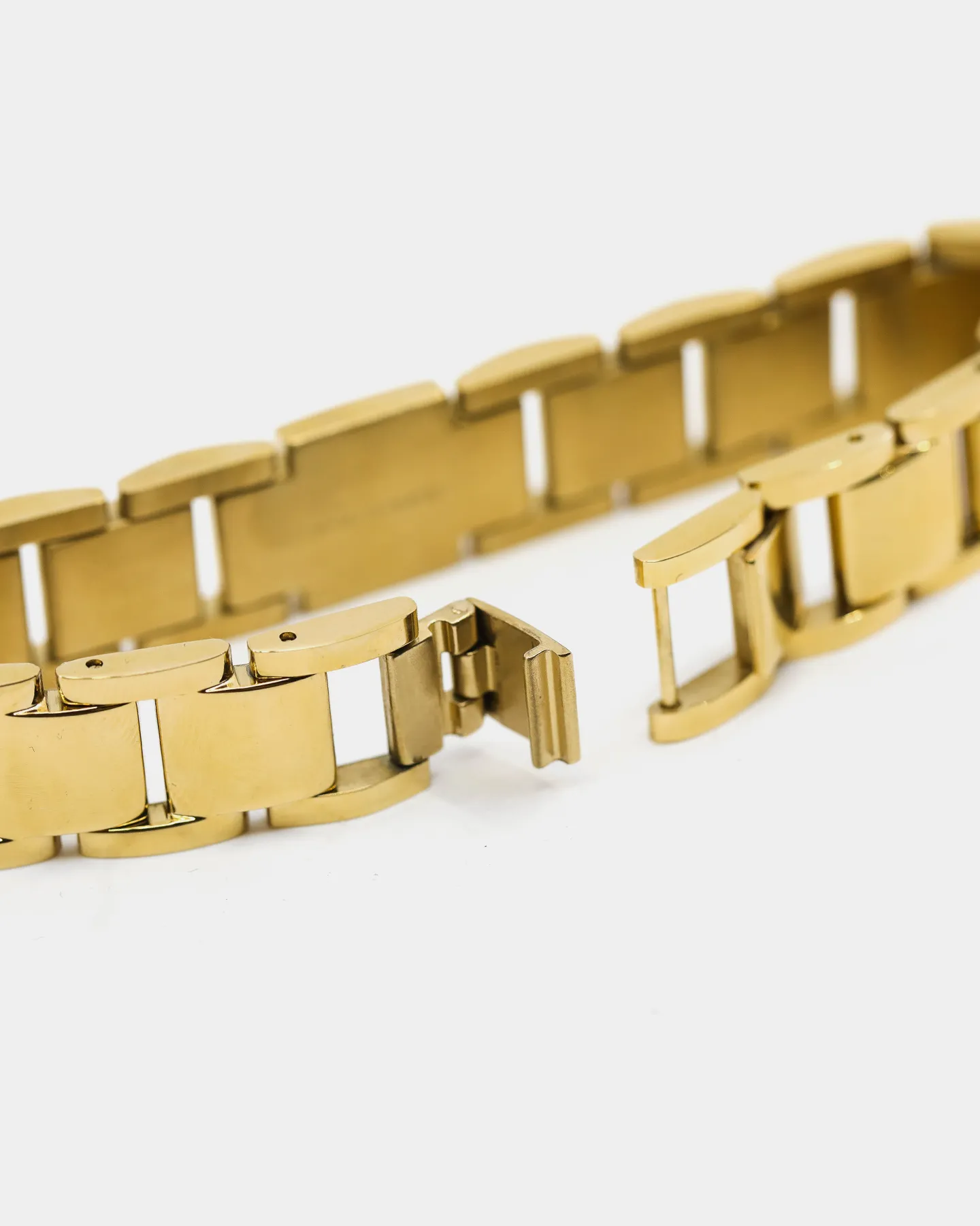 Guess Mainline 15mm Frontier Crystal Bracelet Gold