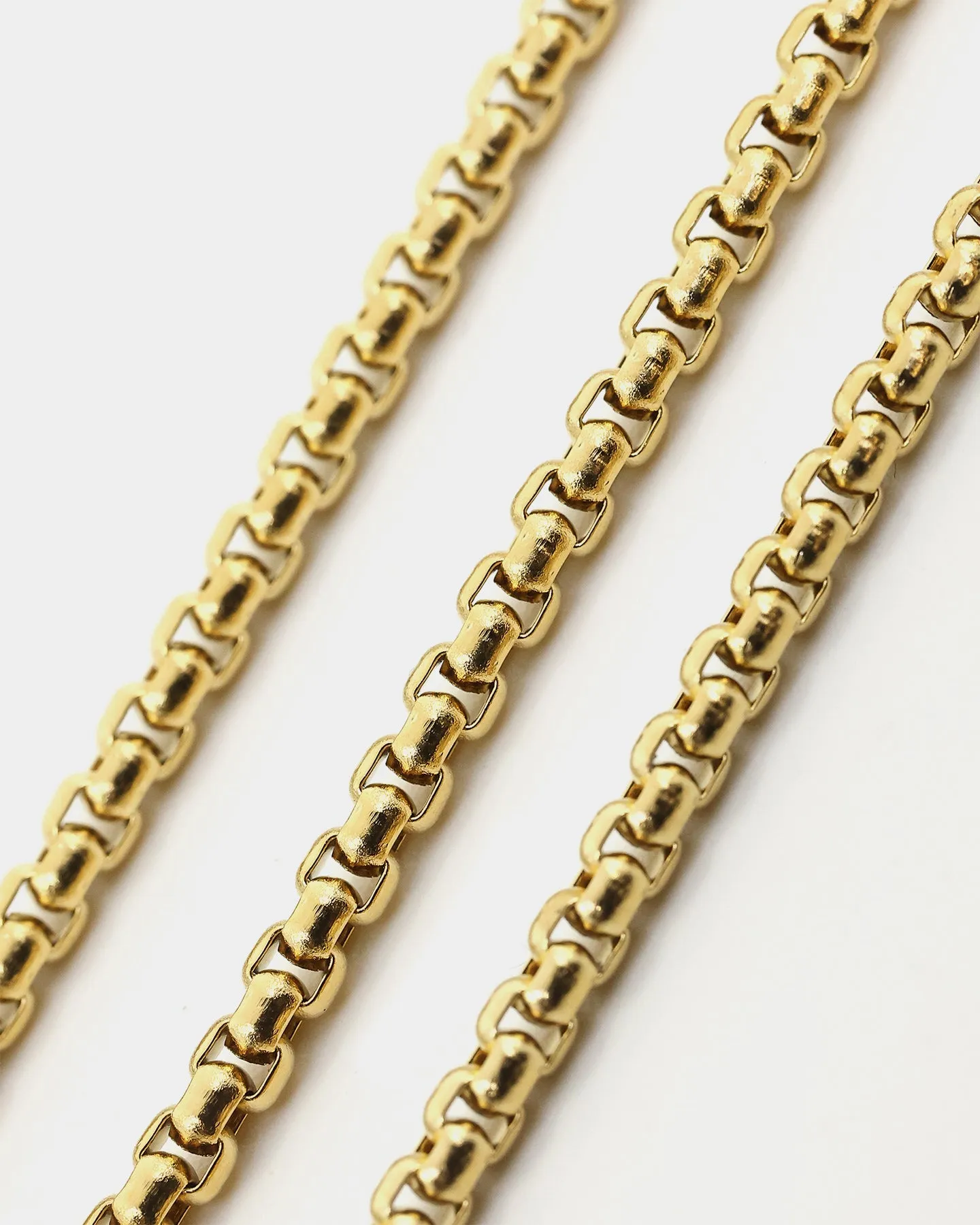 Guess Mainline Women's Coin and Crystal 16-18" Choker Necklace Gold