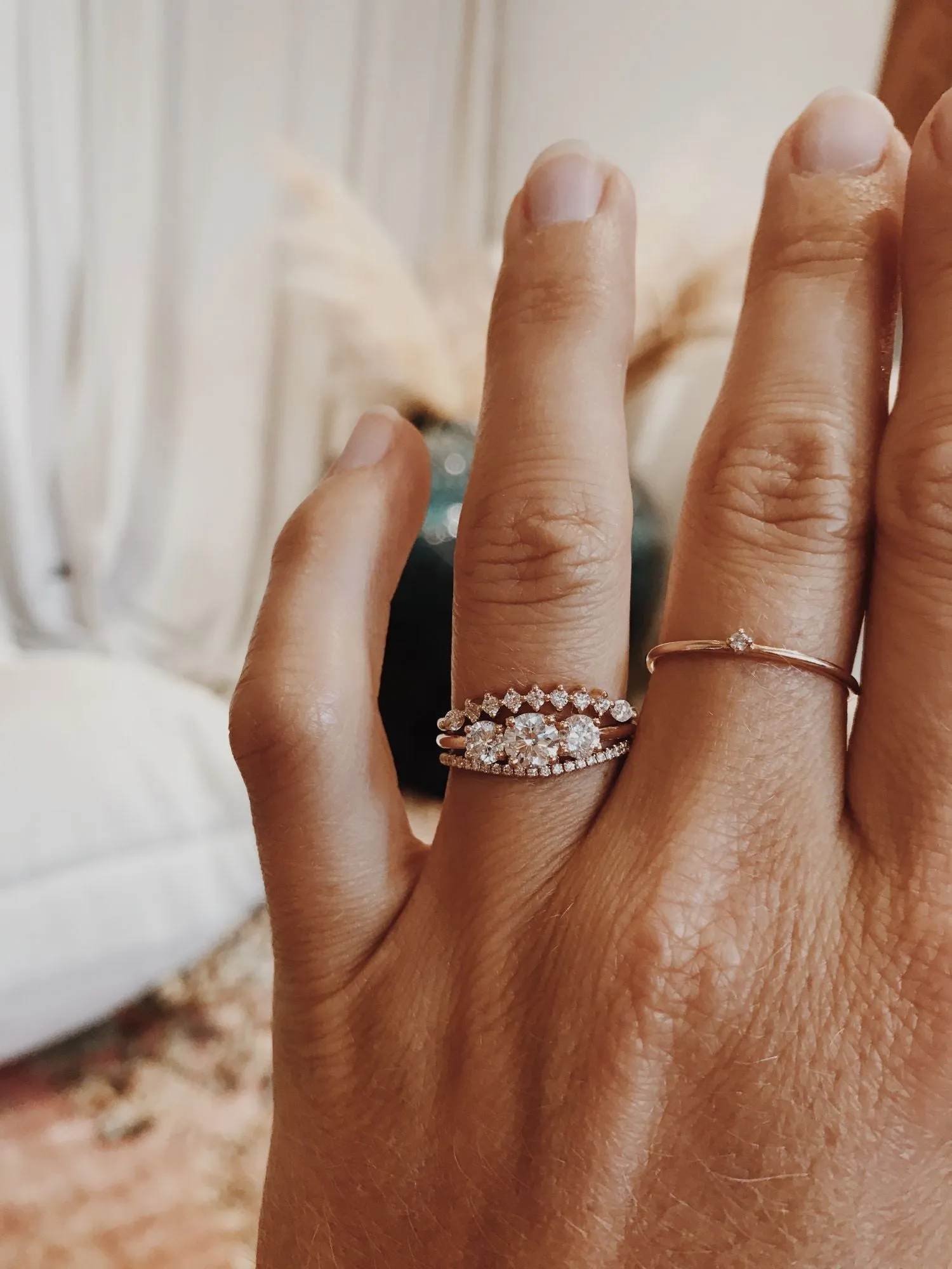 Idun Curved Band 18K Gold, Whitegold or Rosegold Ring w. Diamonds
