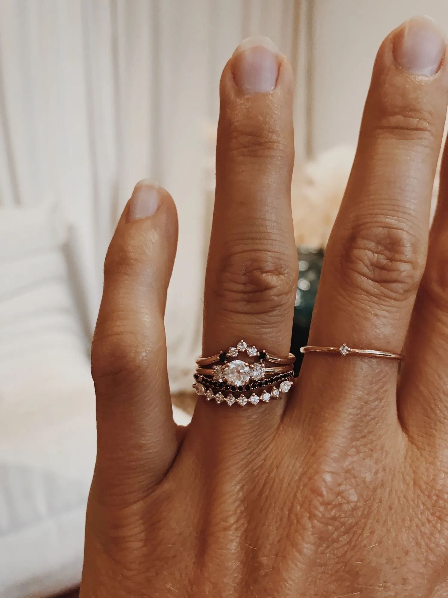 Idun Curved Band 18K Gold, Whitegold or Rosegold Ring w. Diamonds