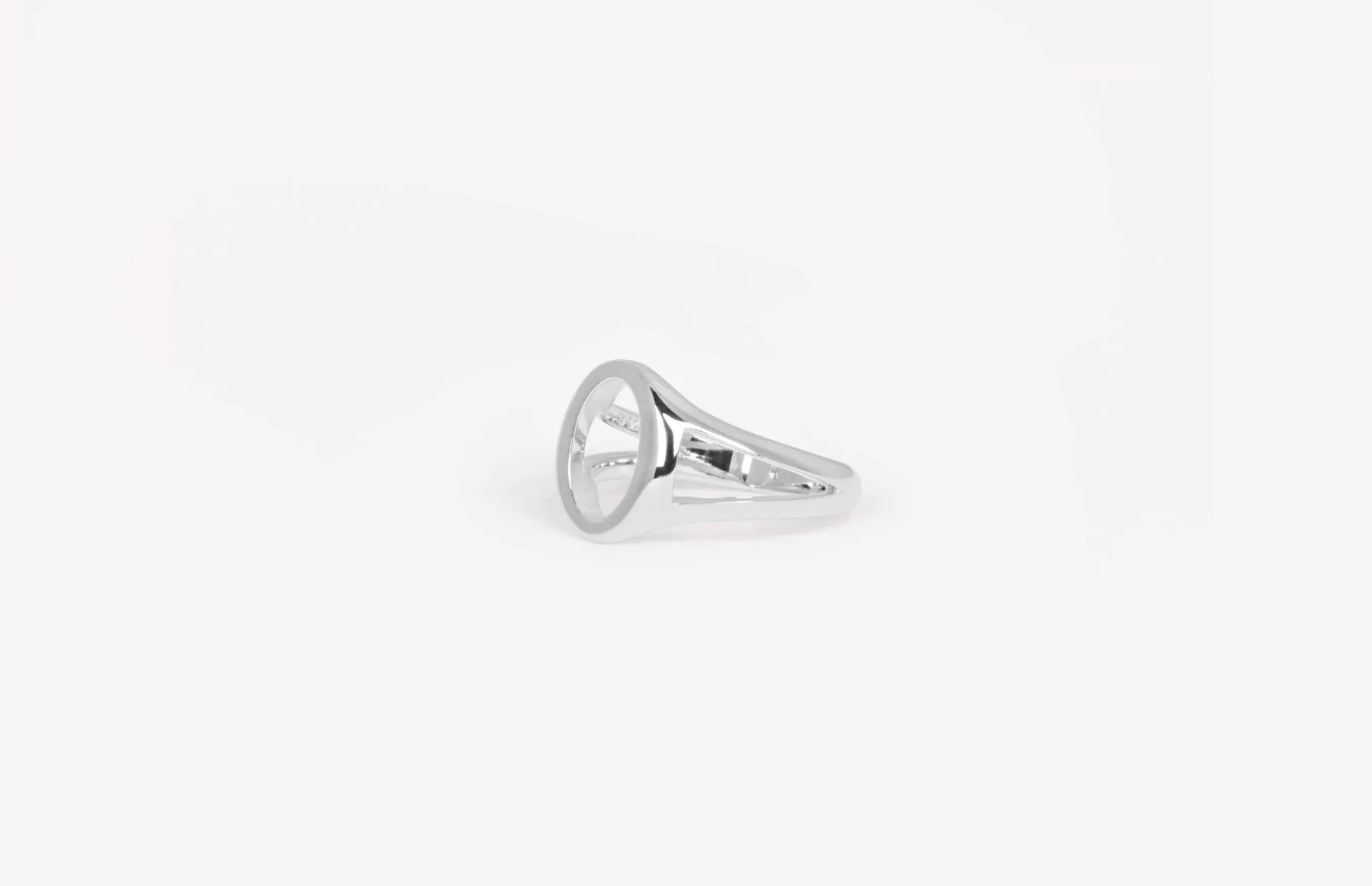IX Mini Oval Simple Signet Ring