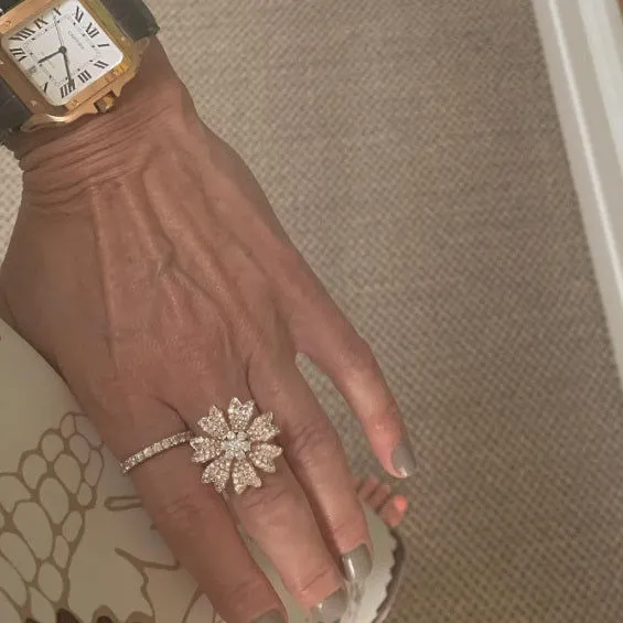 Large Flower 18K Gold, Rosegold or Whitegold Ring w. Diamonds