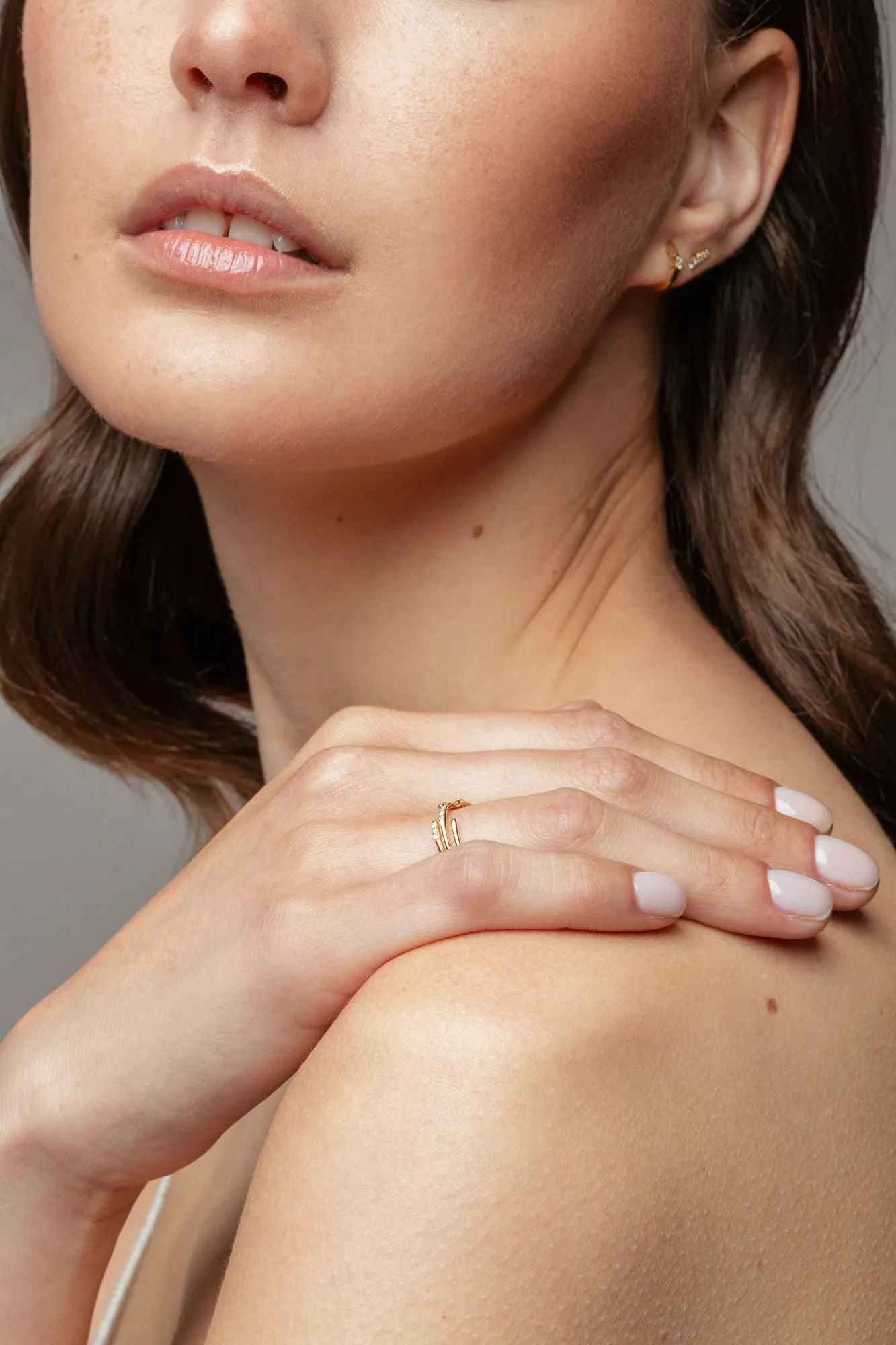 Line Open 18K Gold Ring w. Lab-Grown Diamond