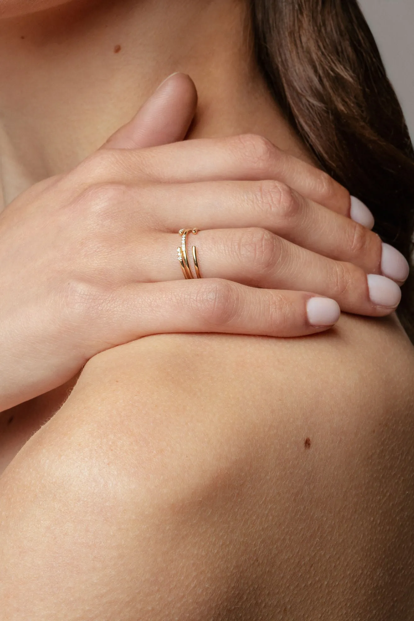 Line Open Pavé 18K Gold Ring w. Lab-Grown Diamonds