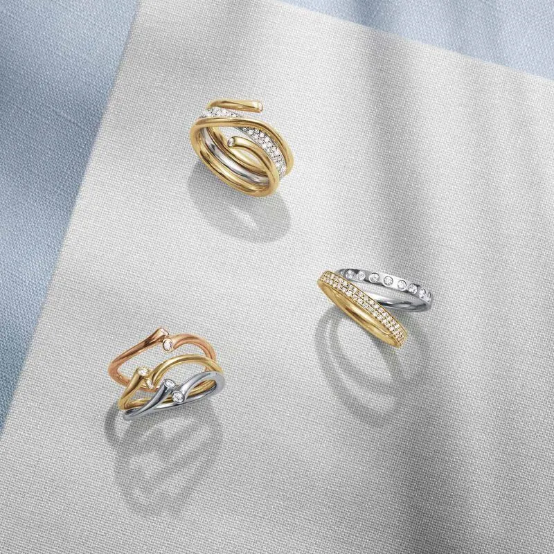Magic Combination 18K White Gold & Gold Ring w. Pavé Diamonds