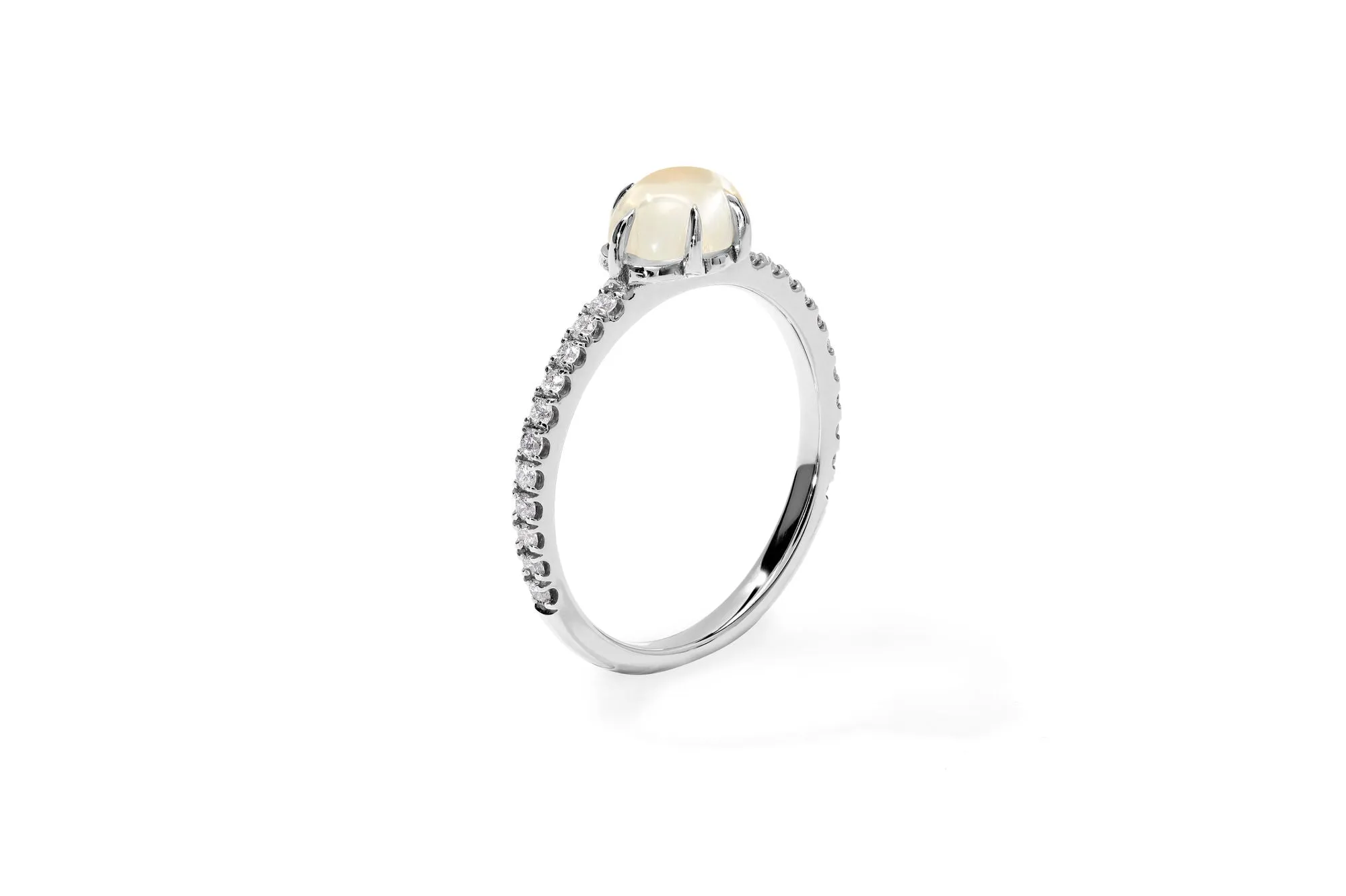 Mid Cloud Pavé 18K Whitegold Ring w. Milky Quartz & Diamonds
