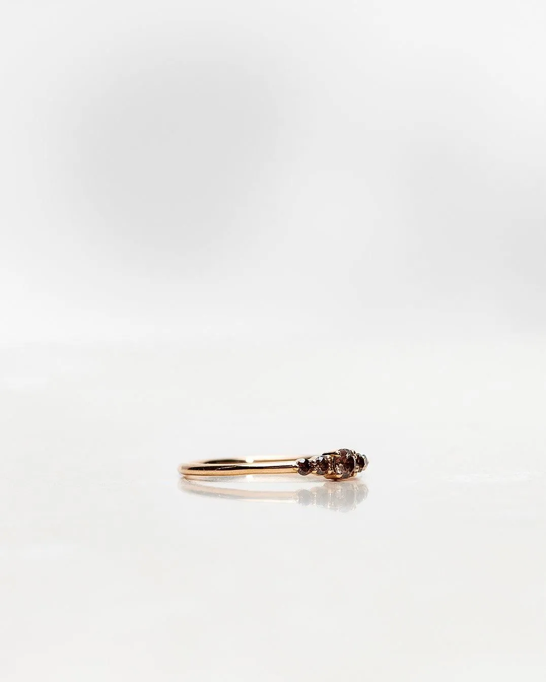 Mini Elise 18K Gold, Whitegold or Rosegold Ring w. Dark Chocolate Diamonds