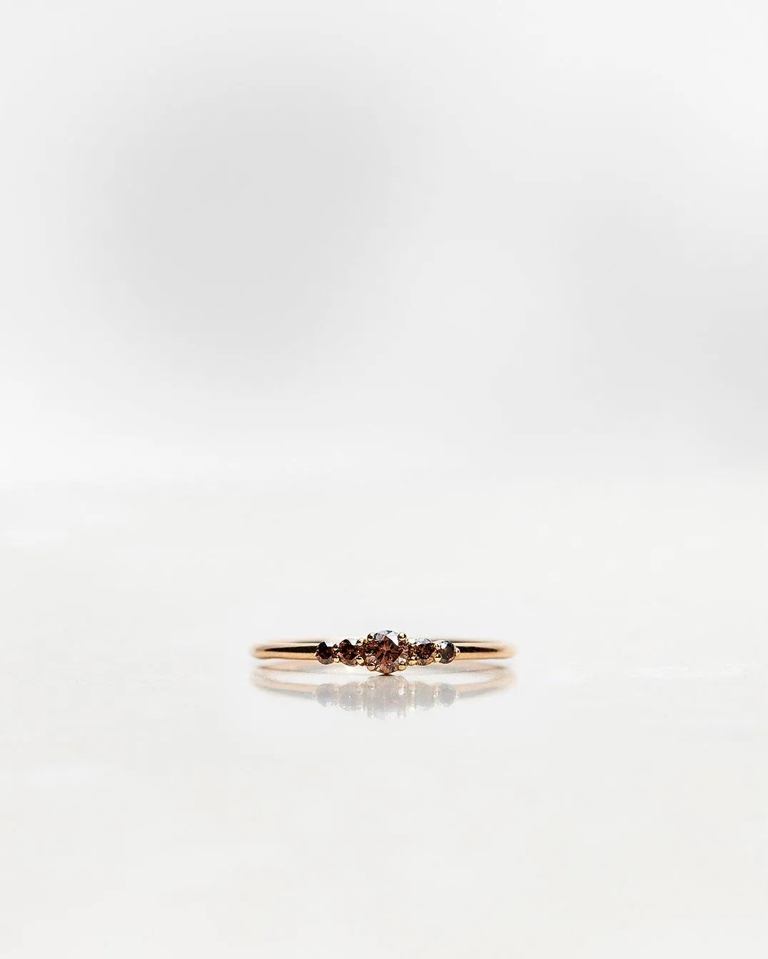 Mini Elise 18K Gold, Whitegold or Rosegold Ring w. Dark Chocolate Diamonds
