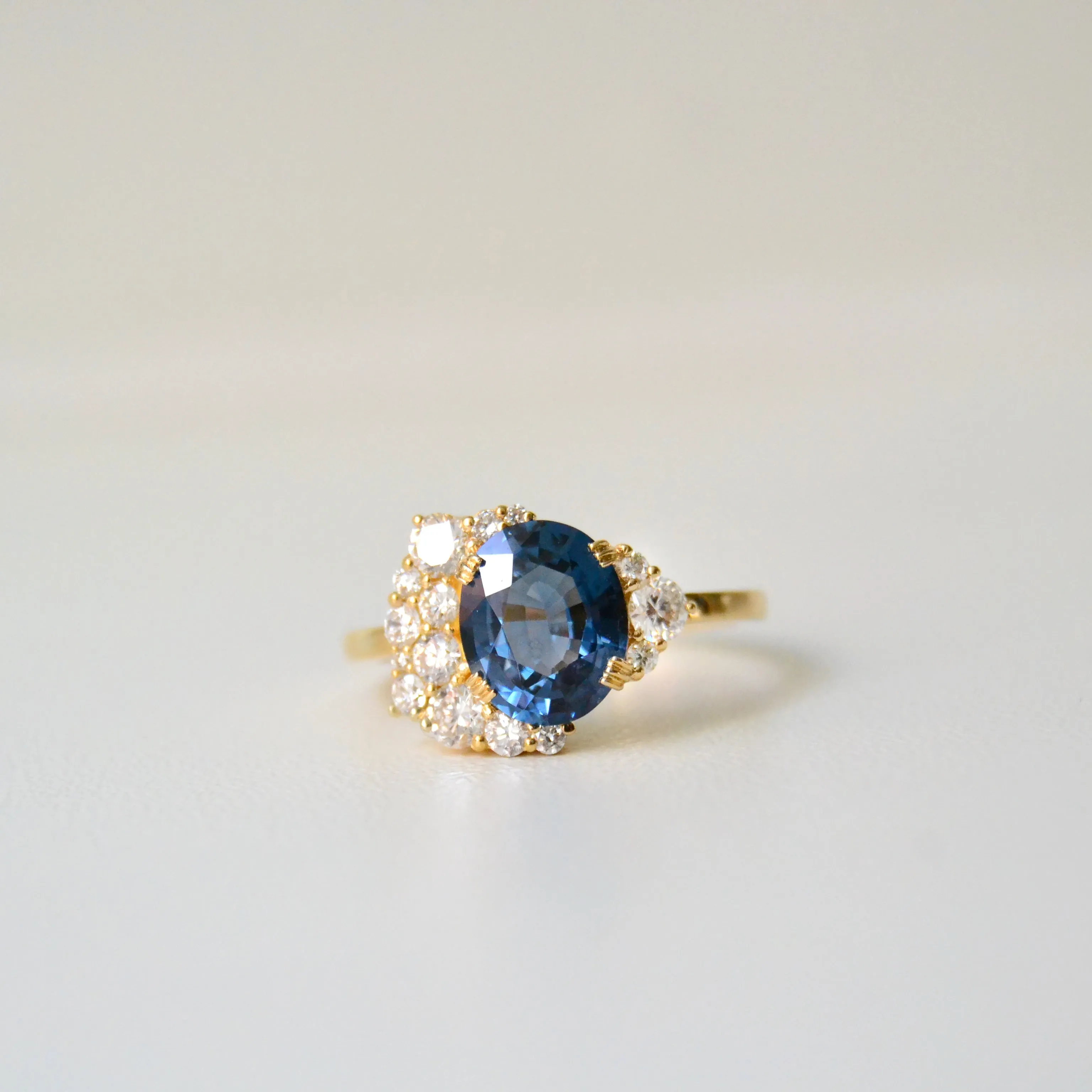 Nil Pokura 18K Gold Ring w. Spinel & Diamonds