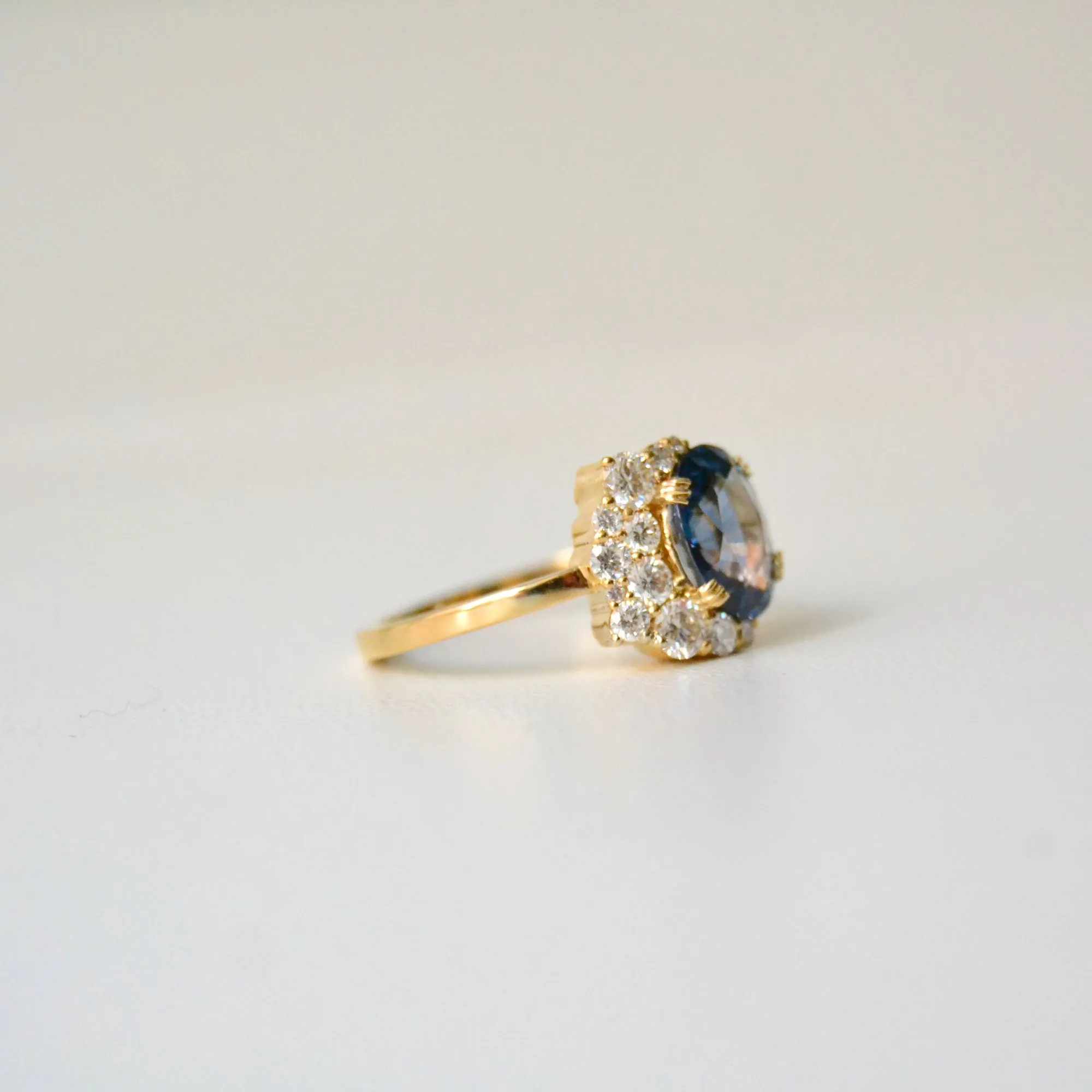Nil Pokura 18K Gold Ring w. Spinel & Diamonds