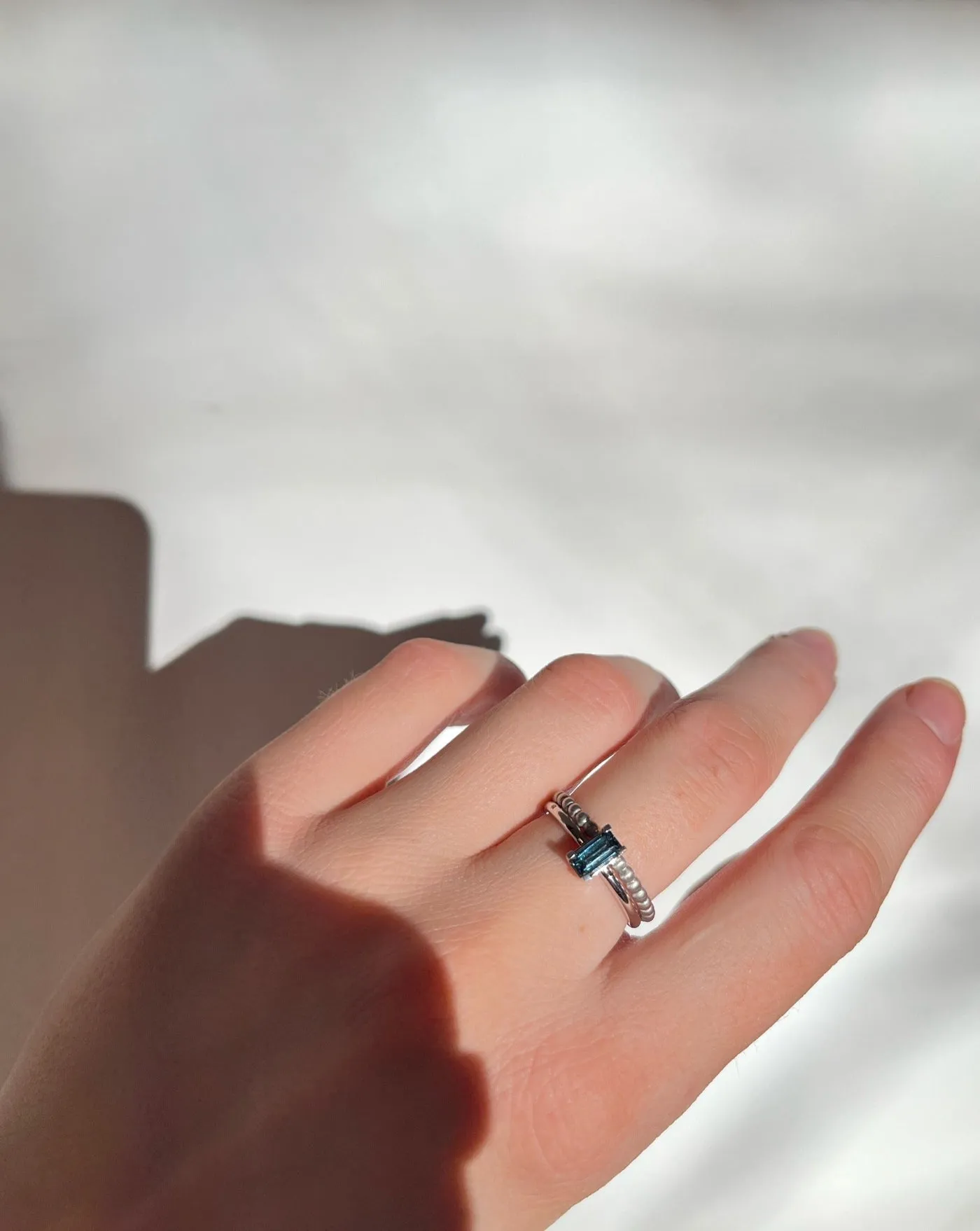 Nord London Blue S Turned 18K Whitegold Ring w. Topaz & Diamond