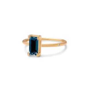 Nord London Blue Turned 18K Gold Ring w. Topaz & Diamond
