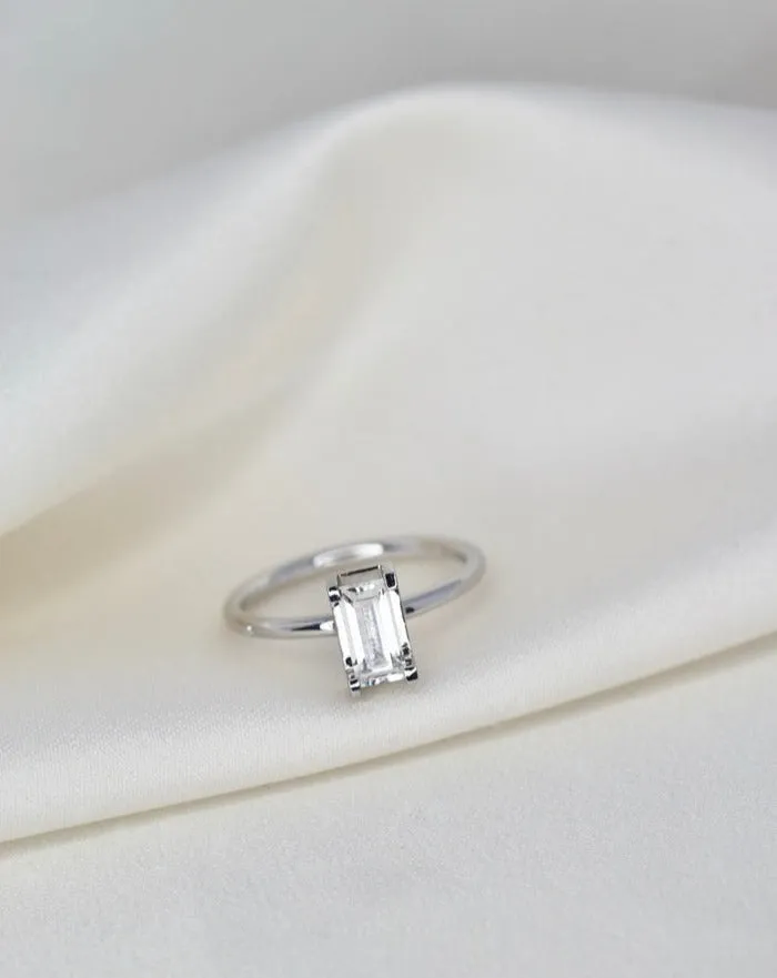 Nord White Turned 18K Whitegold Ring w. Topaz & Diamond
