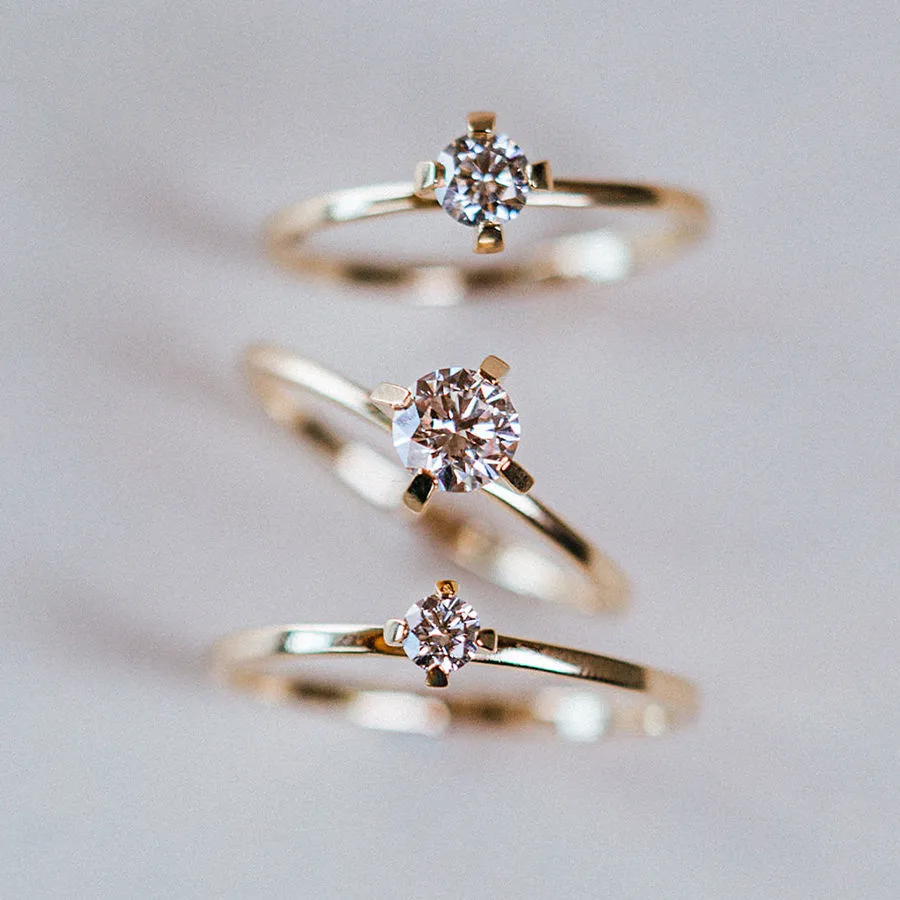 ReMind medium Solitaire 18K Gold Ring w. Lab-Grown Diamond