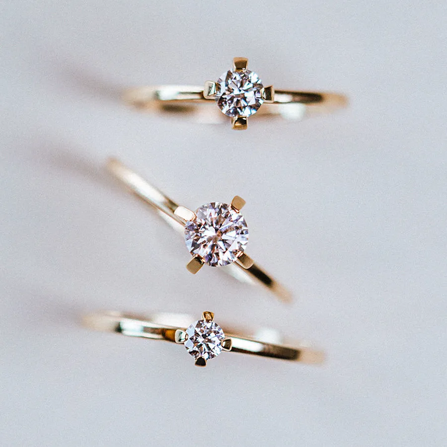ReMind medium Solitaire 18K Gold Ring w. Lab-Grown Diamond