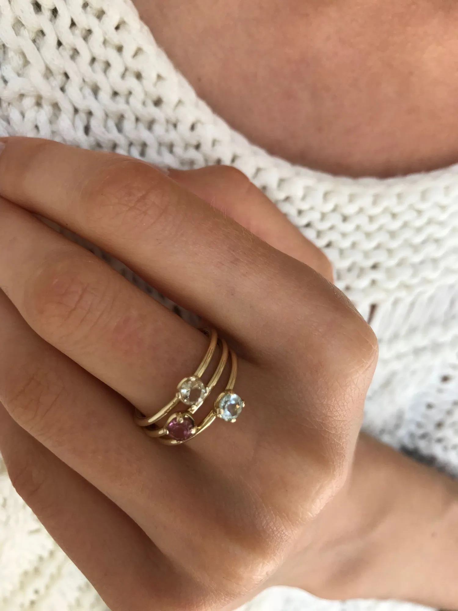Round Red 10K Gold Ring w. Garnet