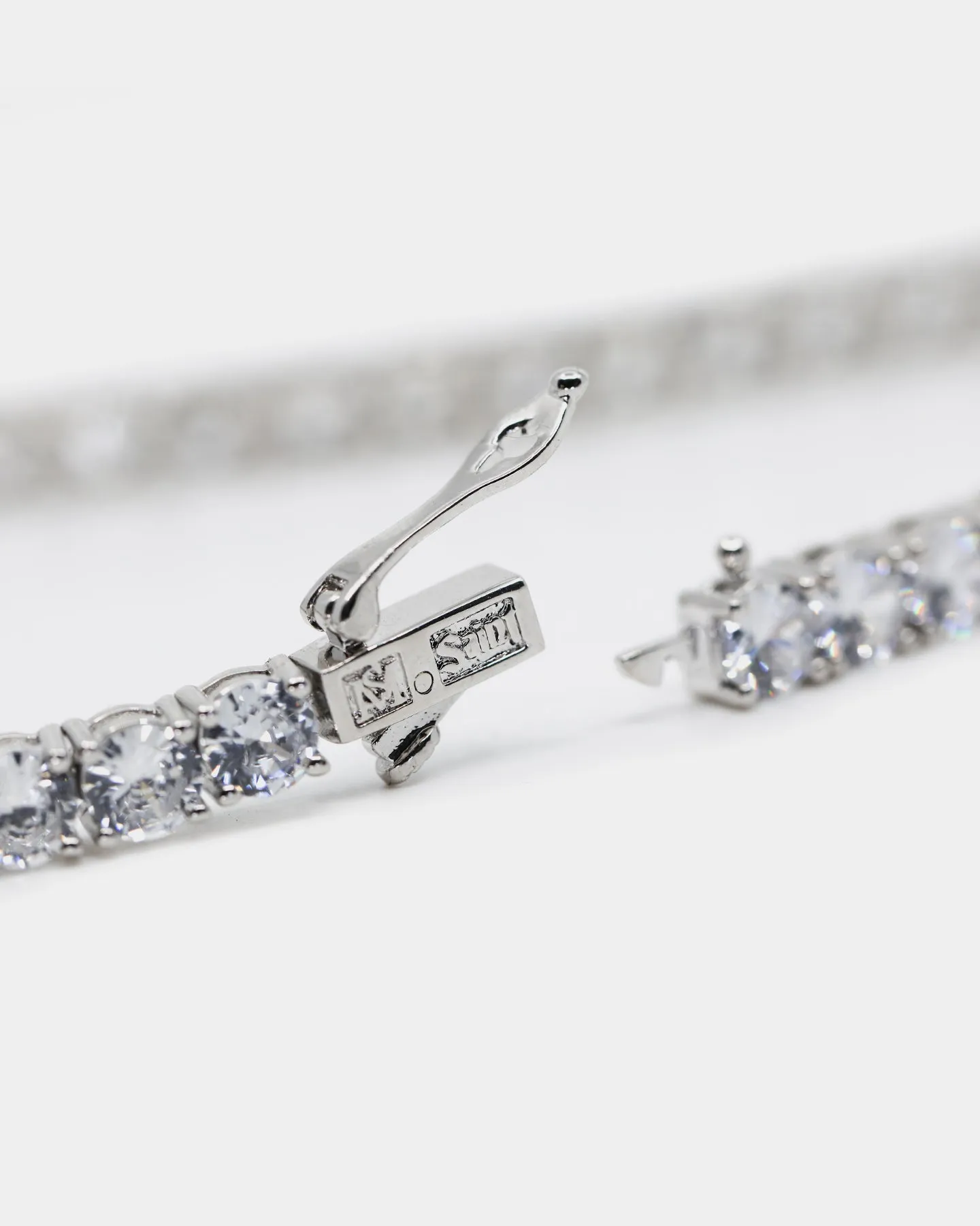 Saint Morta Round Cut 10" Tennis Bracelet White Gold