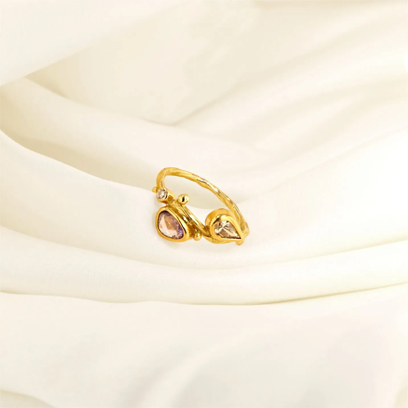 Seafire 18K & 22K Gold Ring w. Diamond & Sapphires