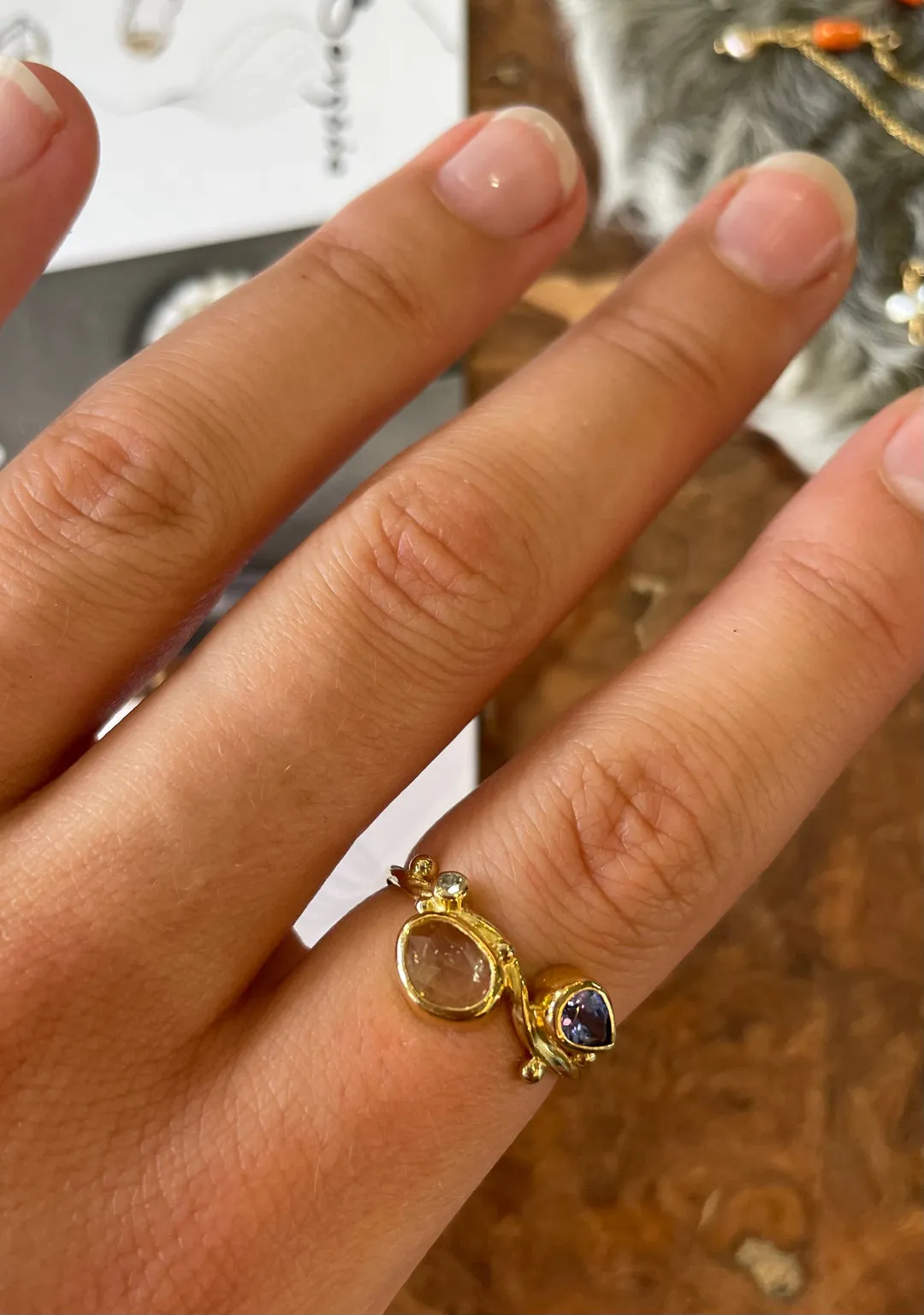 Seafire 18K & 22K Gold Ring w. Sapphire & Diamond