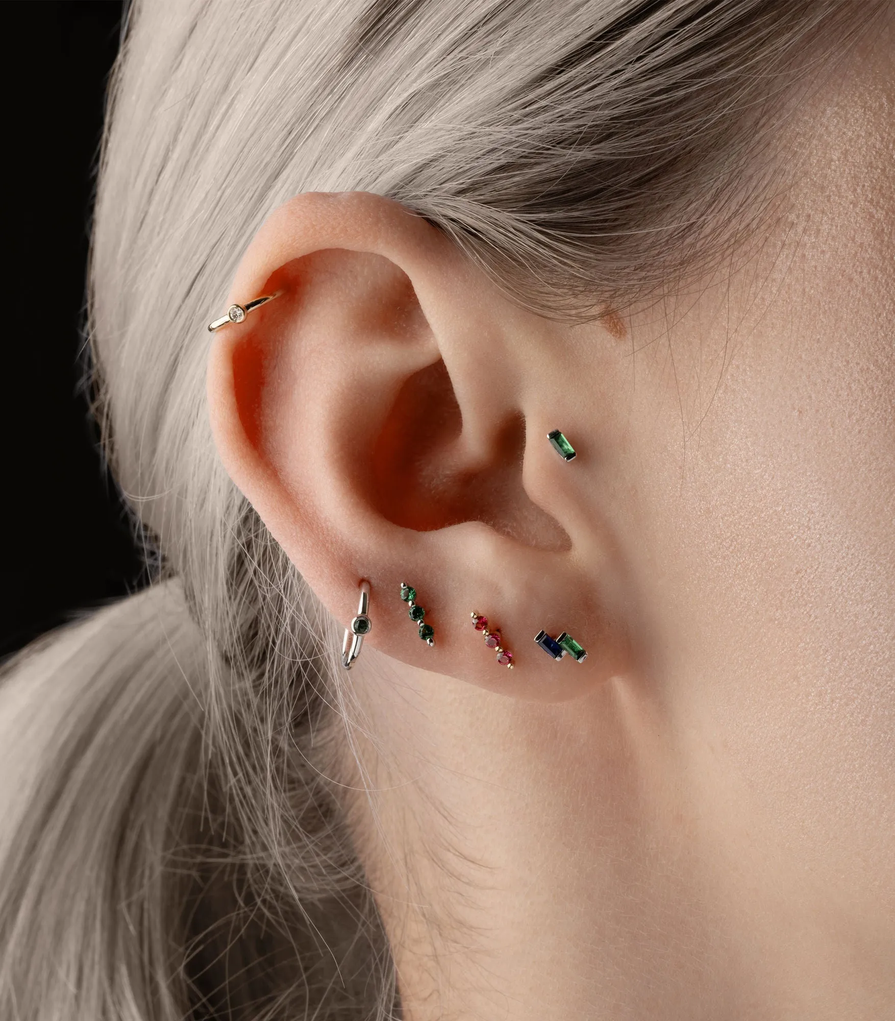 Simple Solitaire 14K Whitegold Earring w.  Emerald
