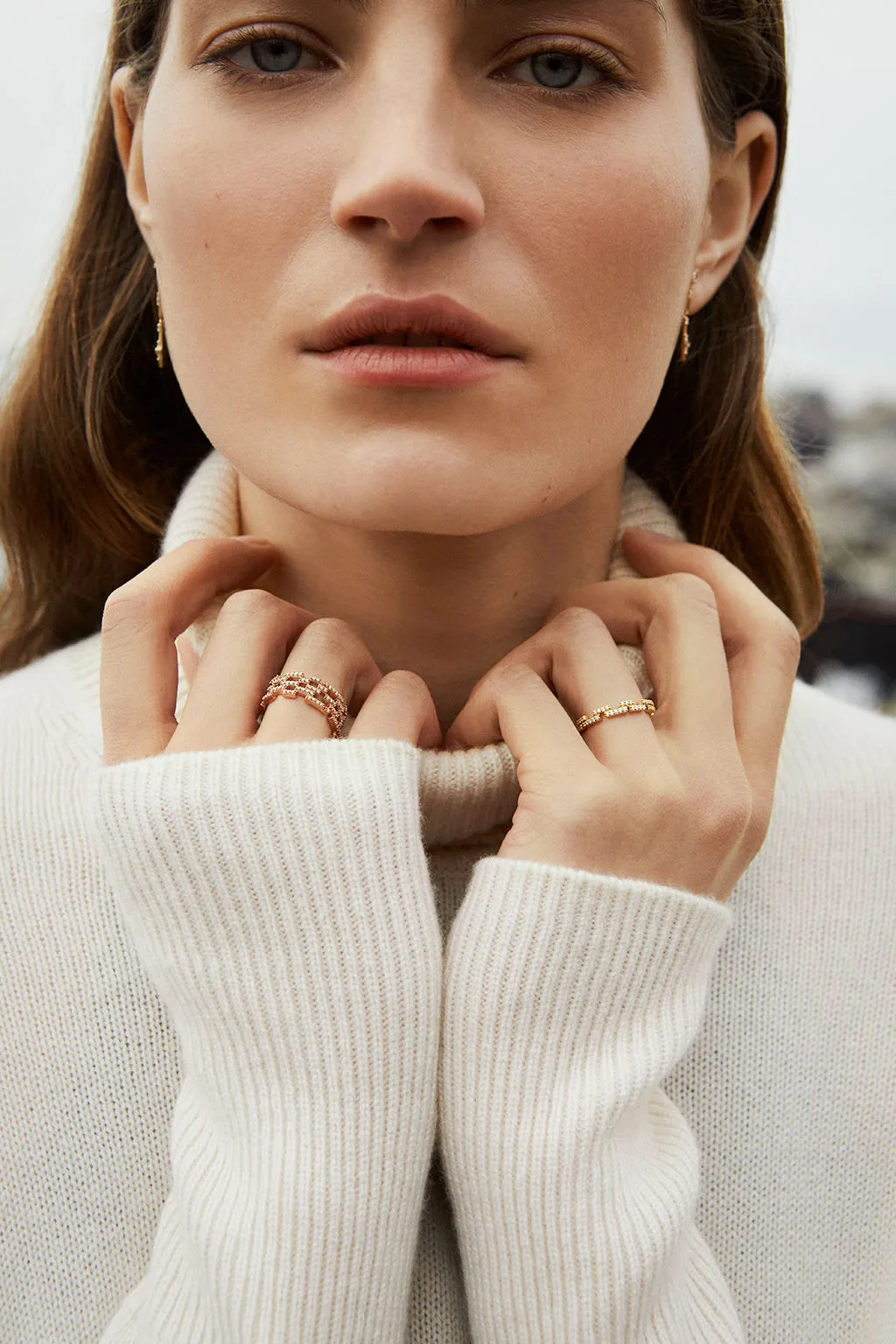 Small Brick 18K Gold Ring w. Diamonds