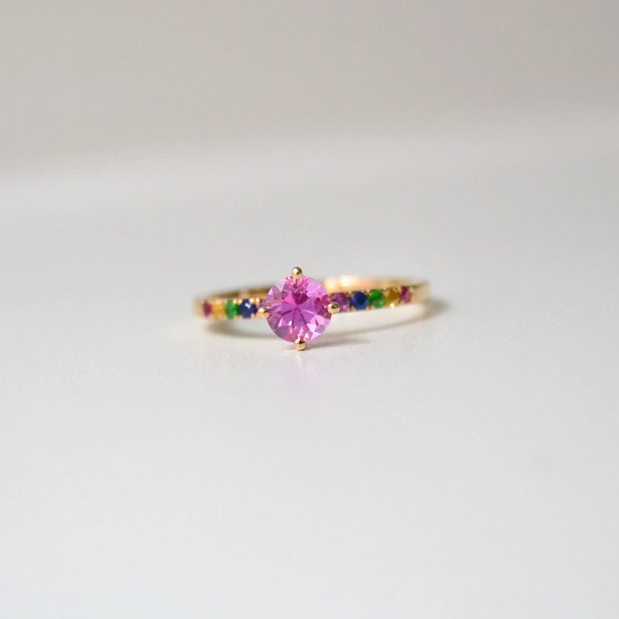 SOLD OUT Monara Rosa 18K Gold Ring w. Sapphires