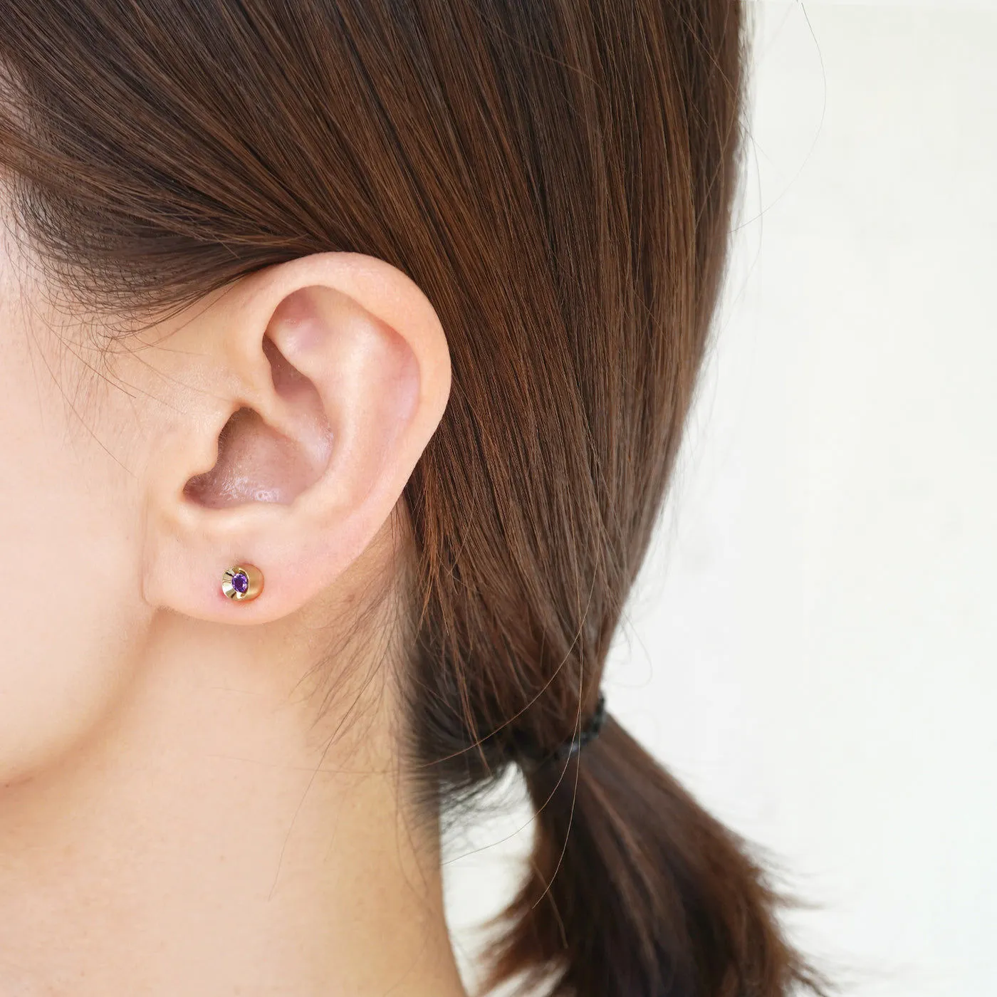 Spot Single 18K & 10K Earring w. 3mm Amethyst