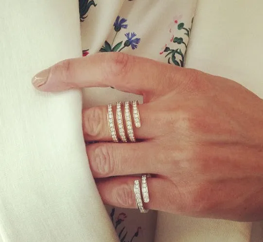 Spring Small 18K Gold, Rosegold or Whitegold Ring w. Diamonds