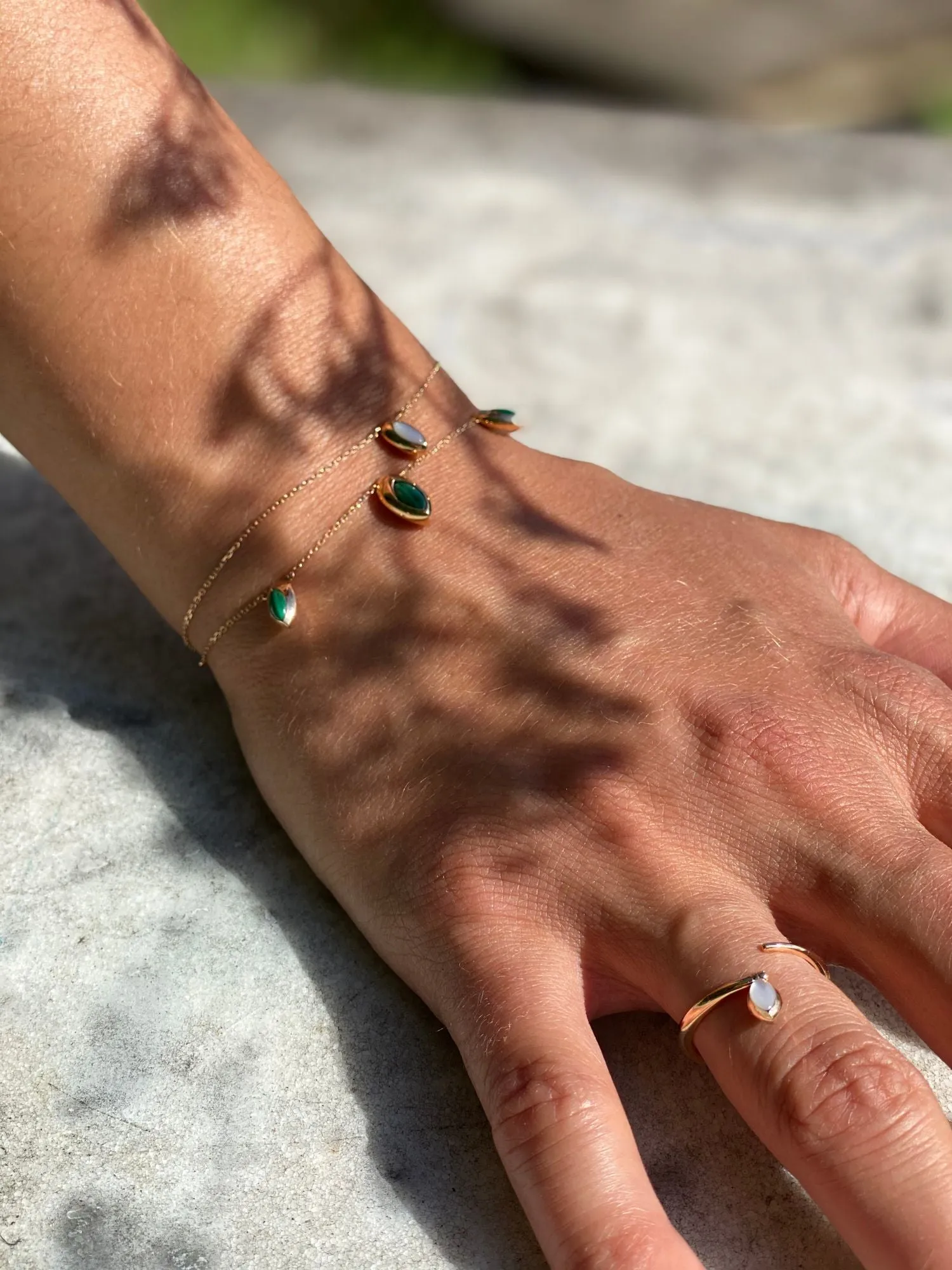 Swinging Chain 18K Rosegold Bracelet w. Malachite & Pearl