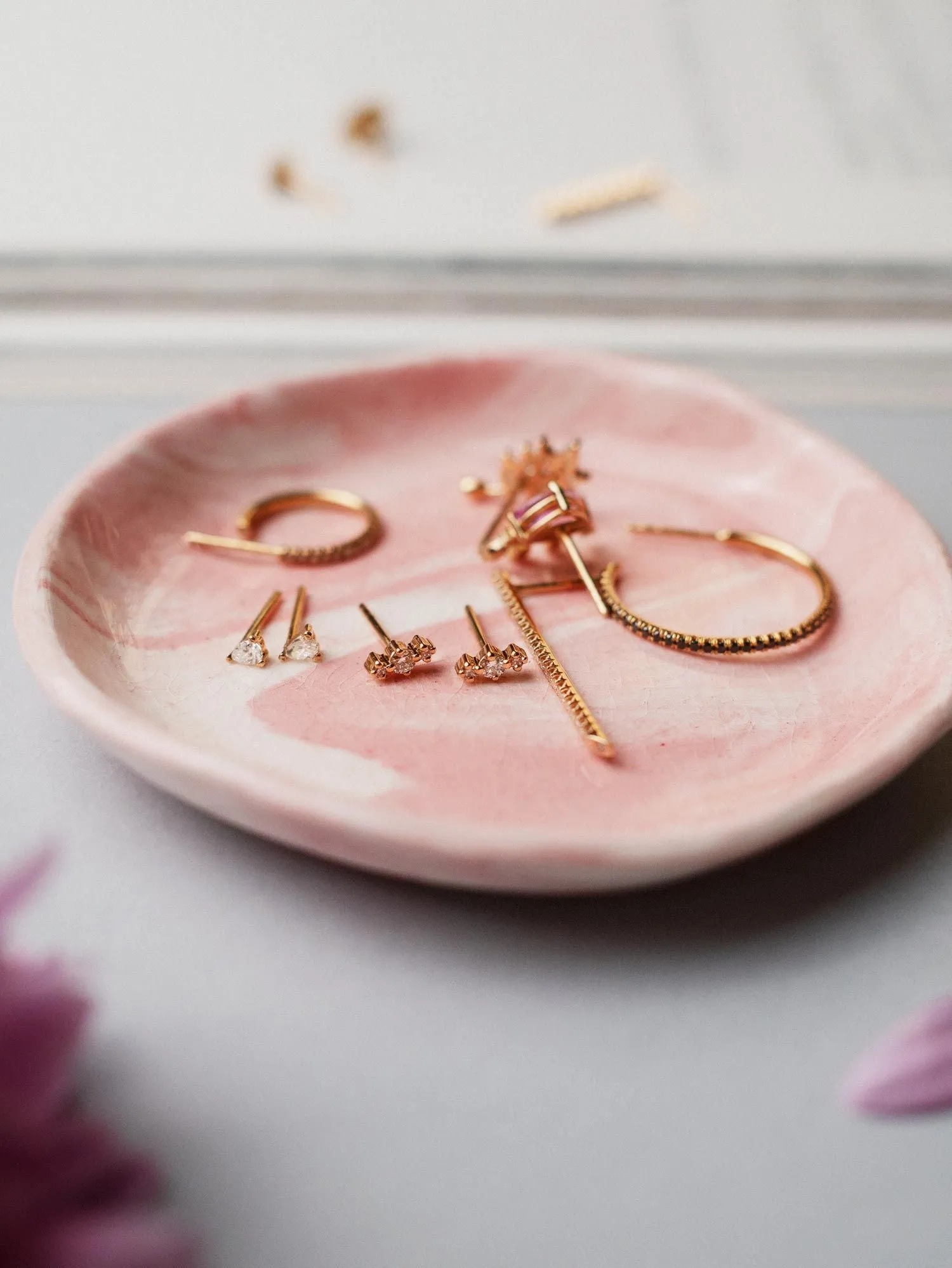 Tiny Brigitte Single 18K Gold, Whitegold or Rosegold Stud w. Diamonds