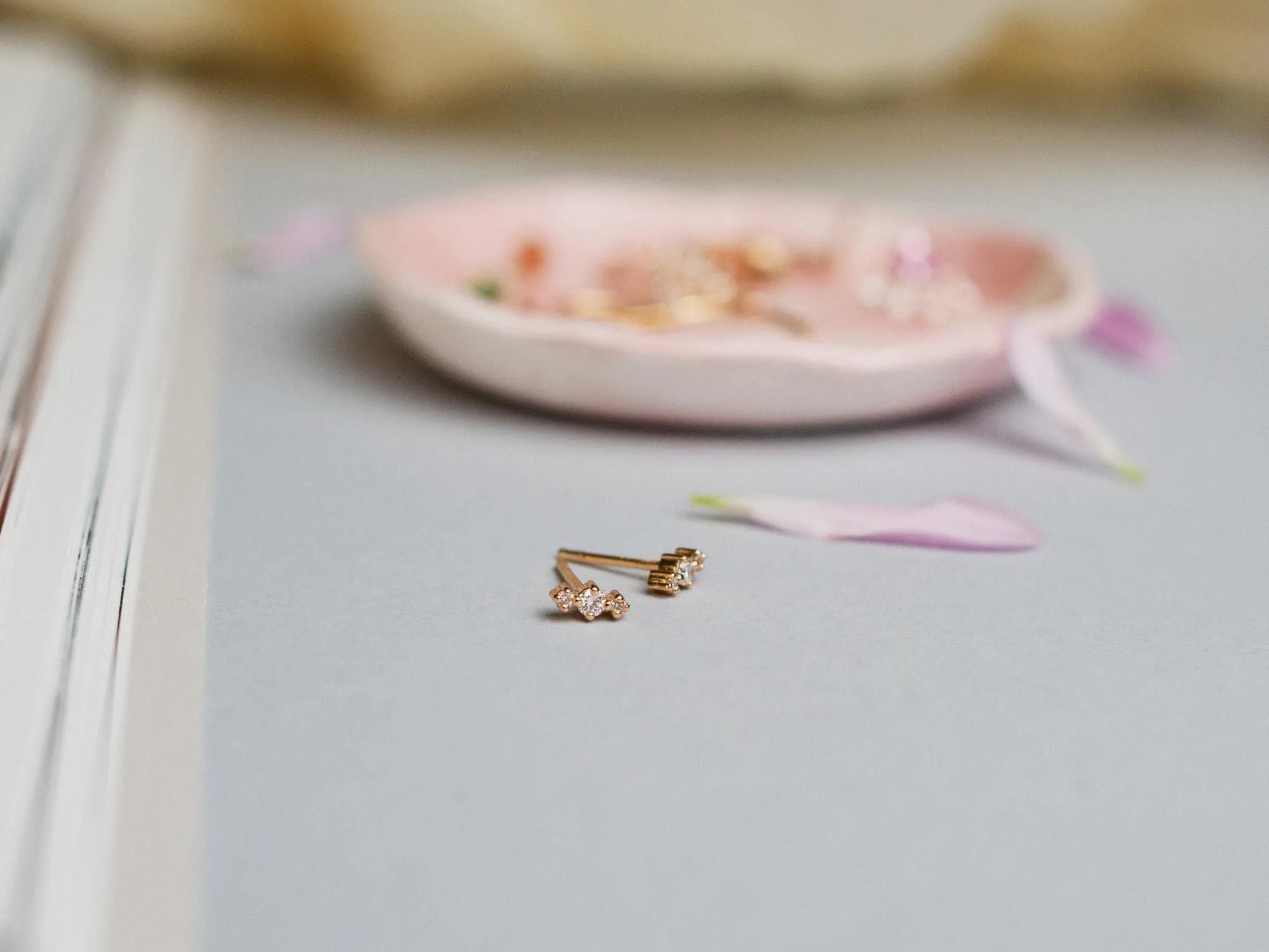 Tiny Brigitte Single 18K Gold, Whitegold or Rosegold Stud w. Diamonds
