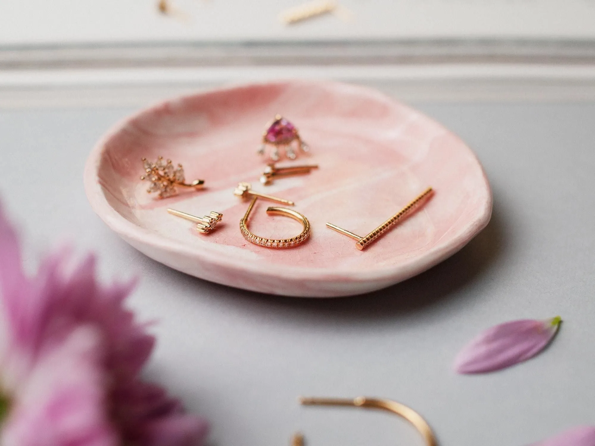 Tiny Brigitte Single 18K Gold, Whitegold or Rosegold Stud w. Diamonds