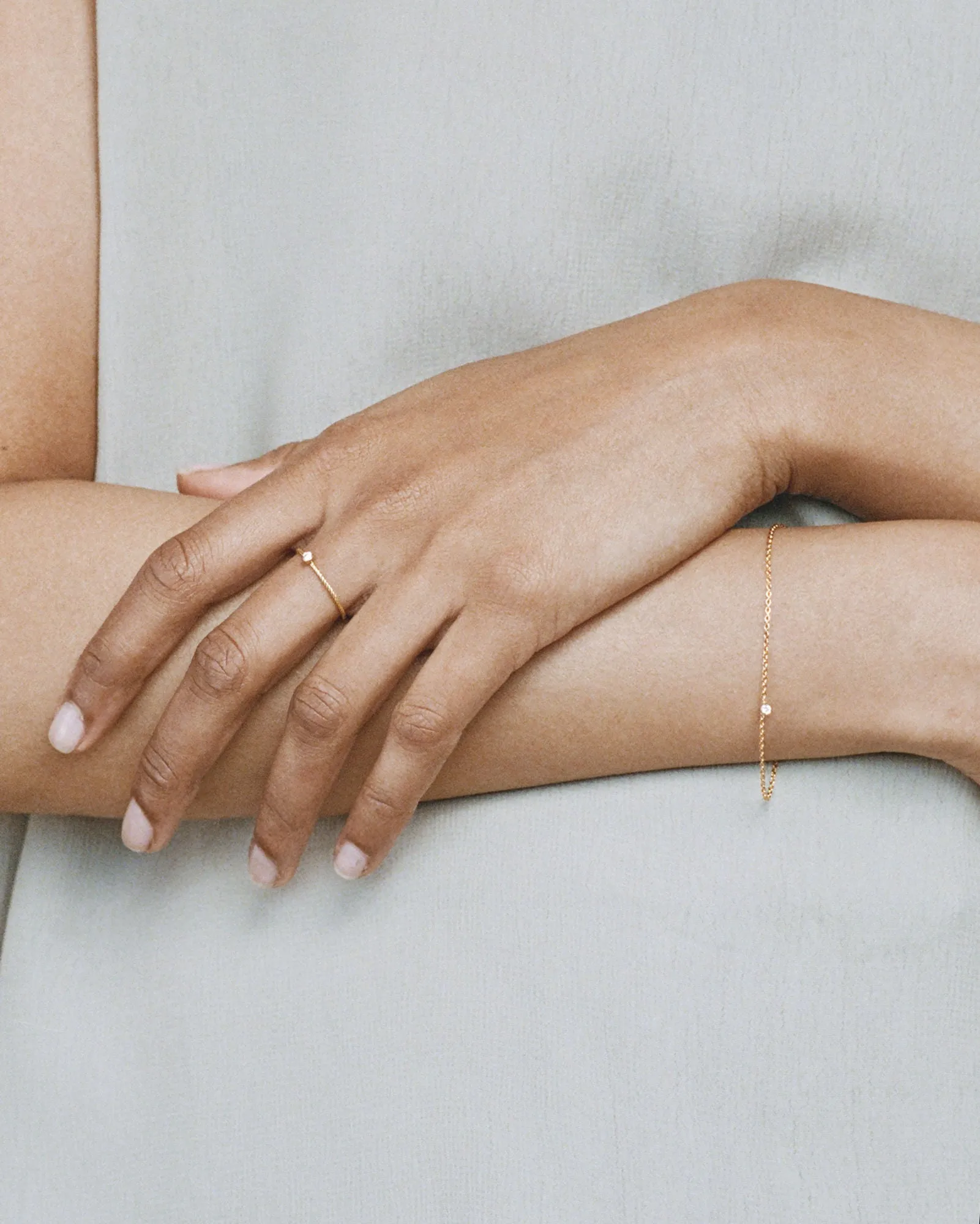 Twisted 18K Gold Ring w. White Diamond
