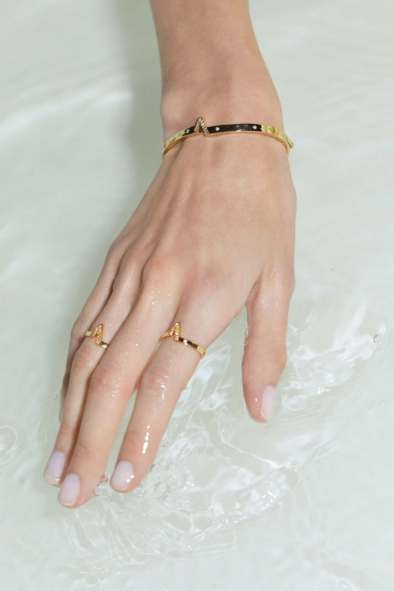 V 18K Rosegold Ring w. Lab-Grown Diamonds